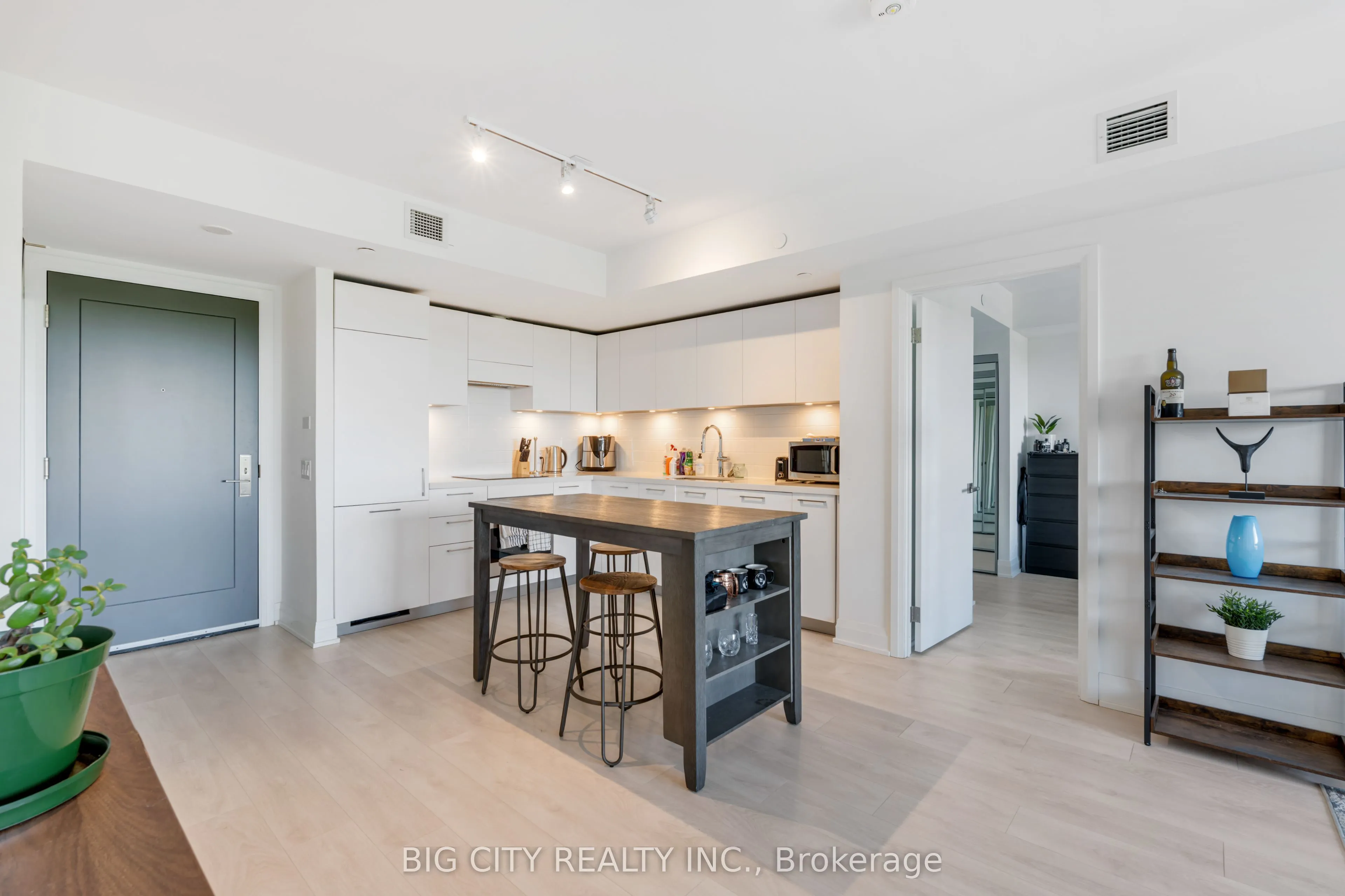 33 Frederick Todd Way, #523