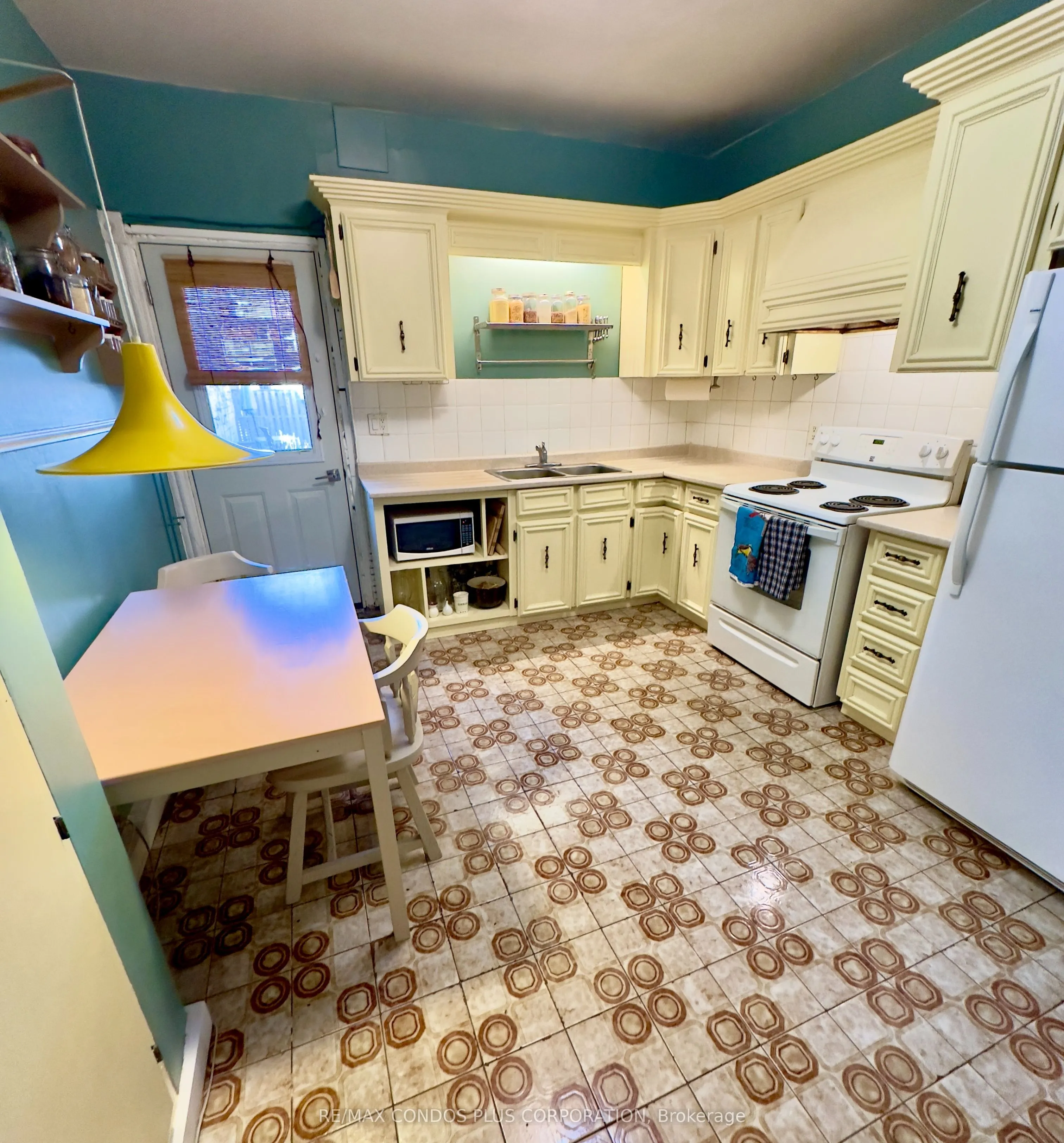 548 Roxton Road