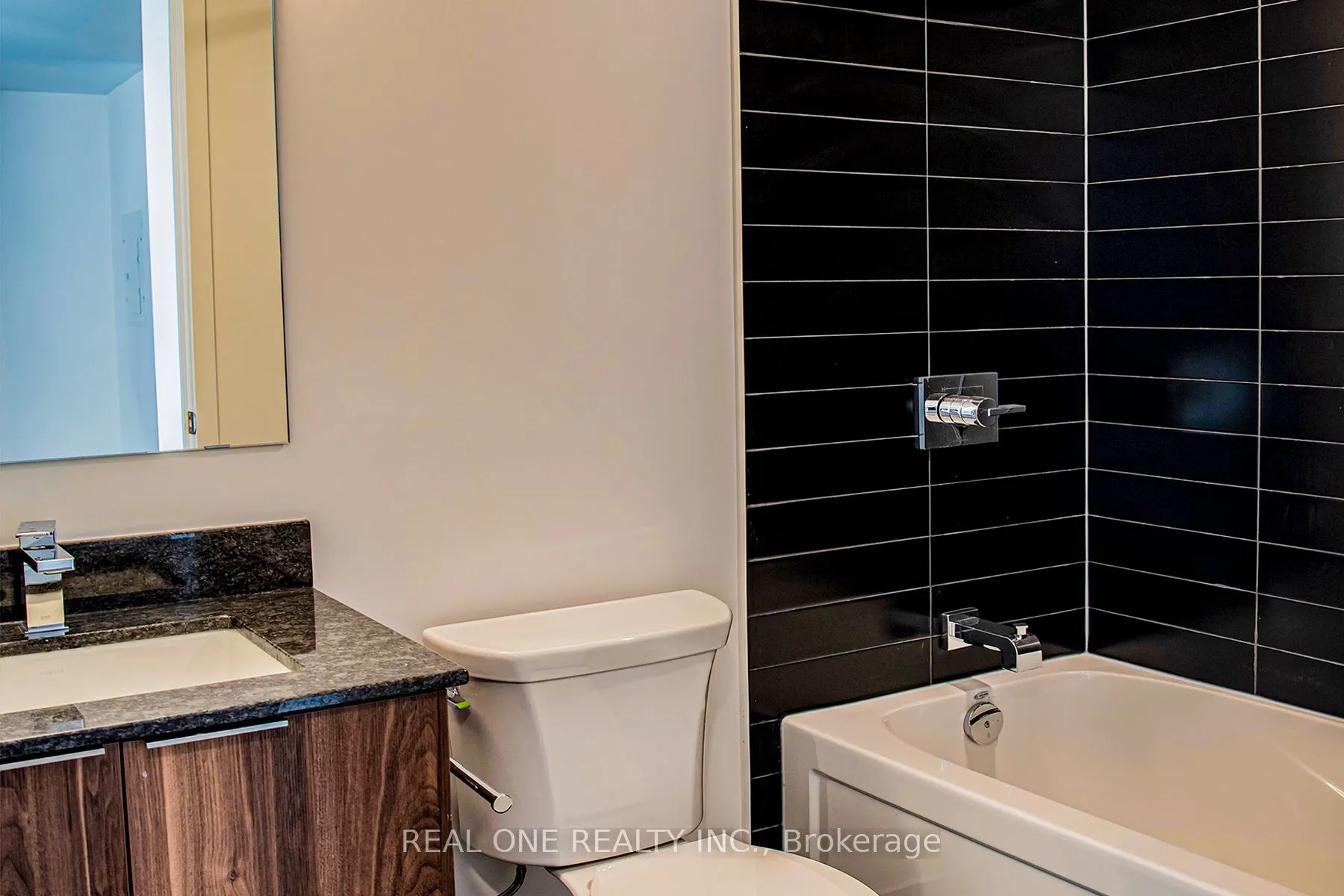 501 Yonge Street, #3002