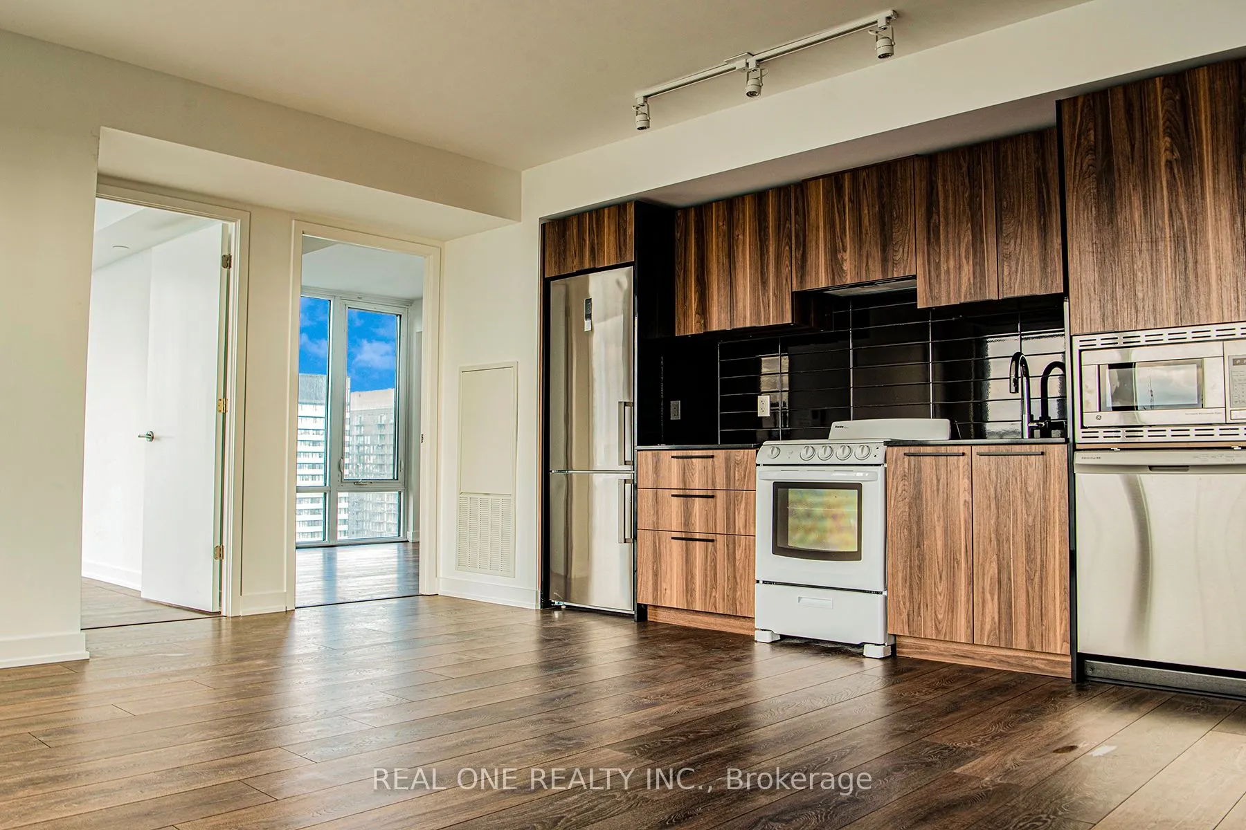 501 Yonge Street, #3002