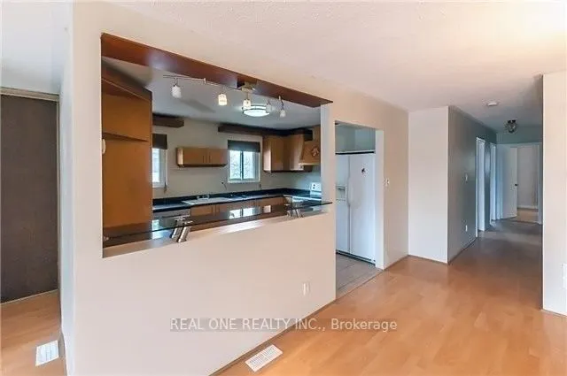 27 Tuscarora Drive, #Upper