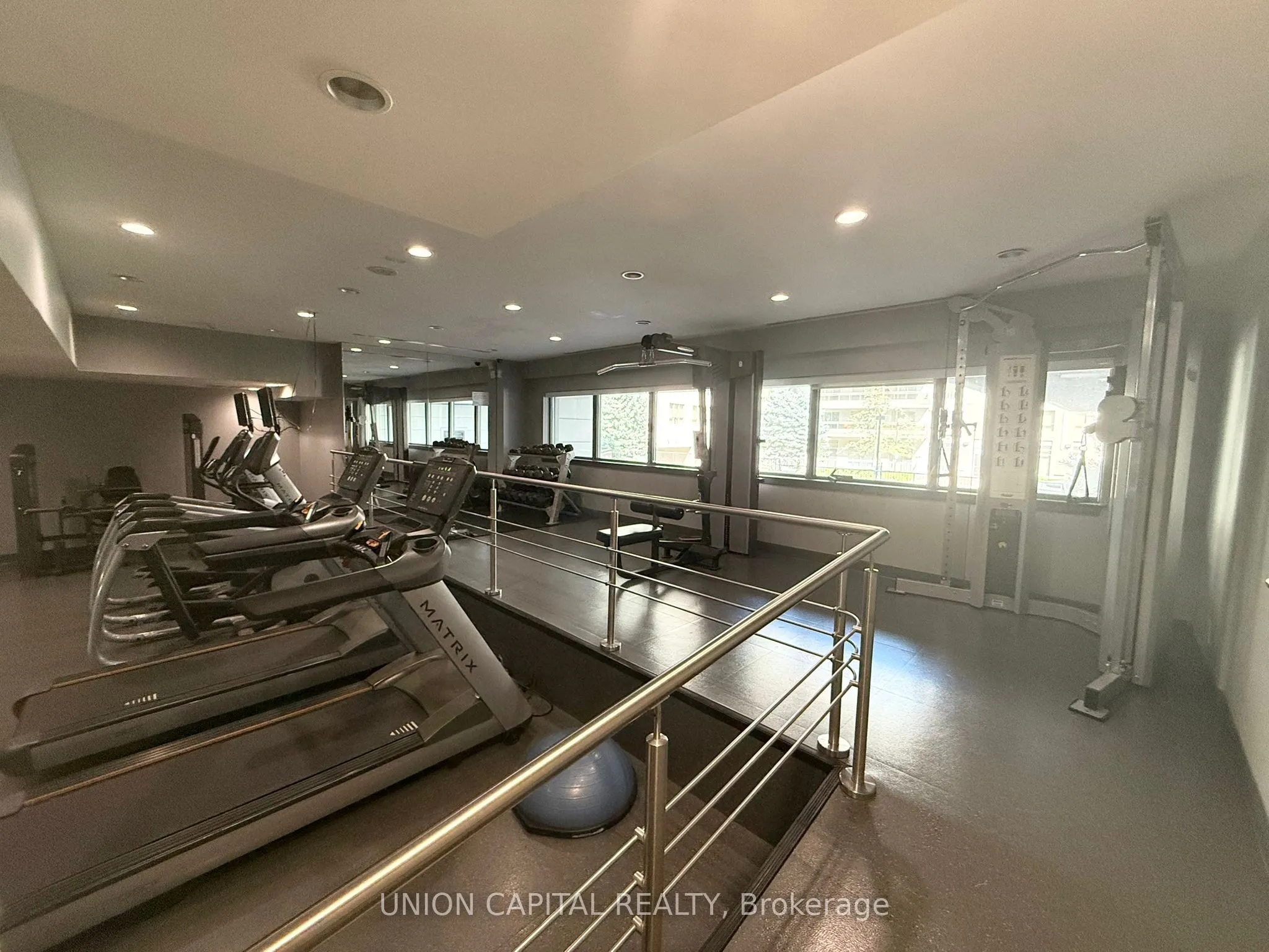 17 kenaston Gardens, #405