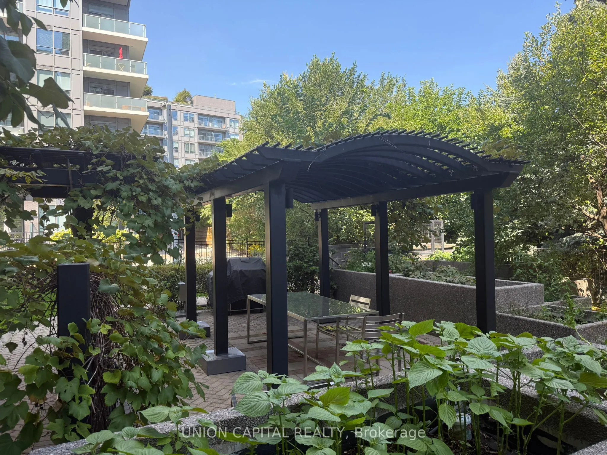 17 kenaston Gardens, #405