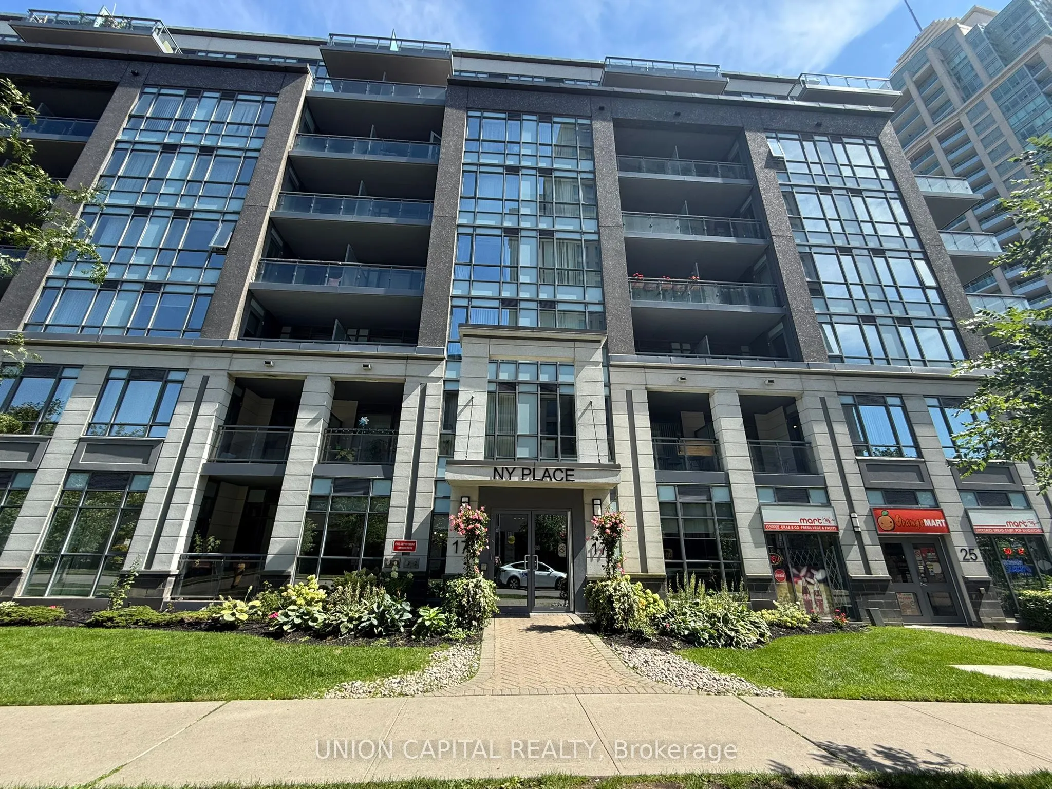 17 kenaston Gardens, #405