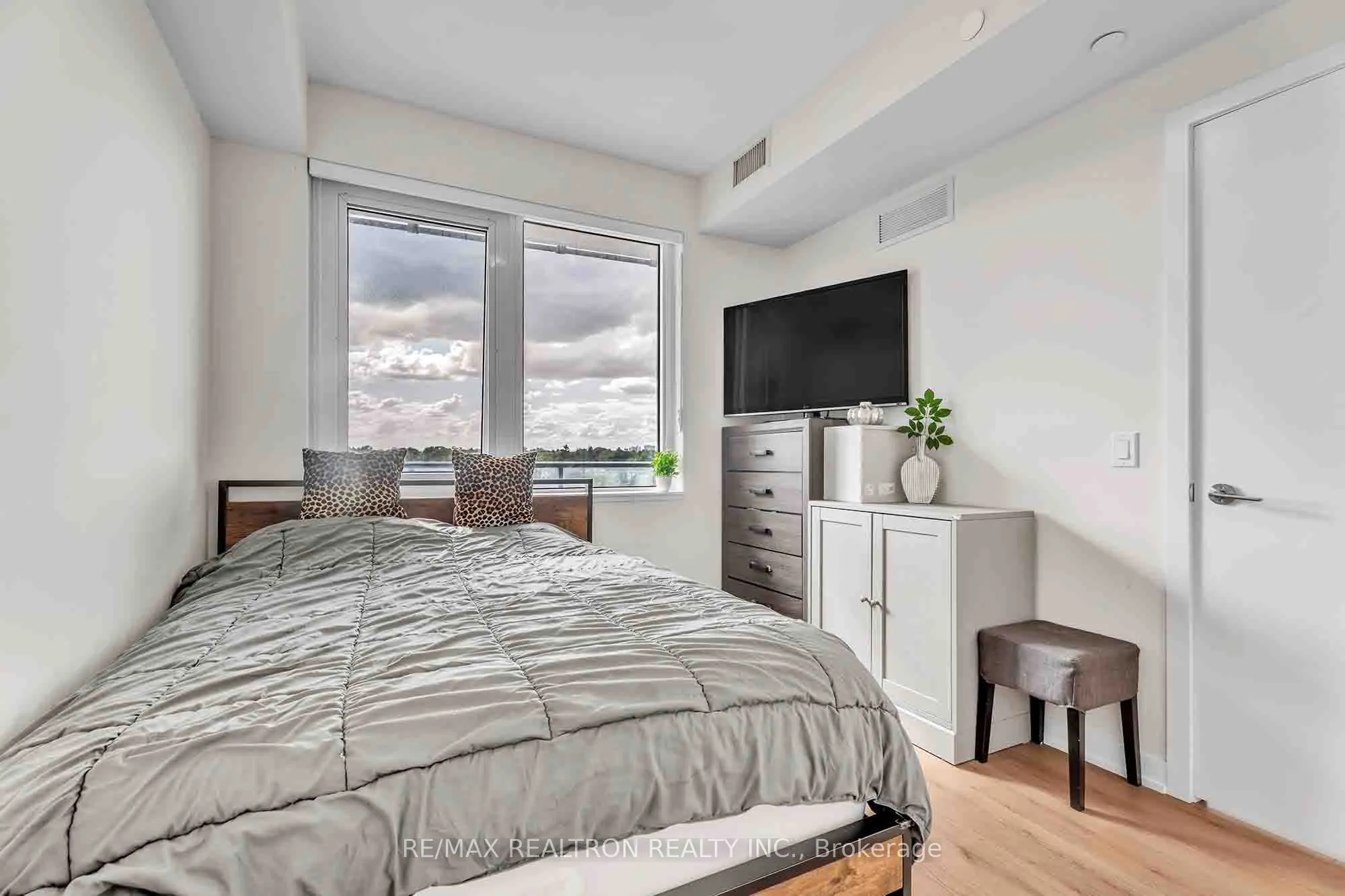 15 Ellerslie Avenue, #507