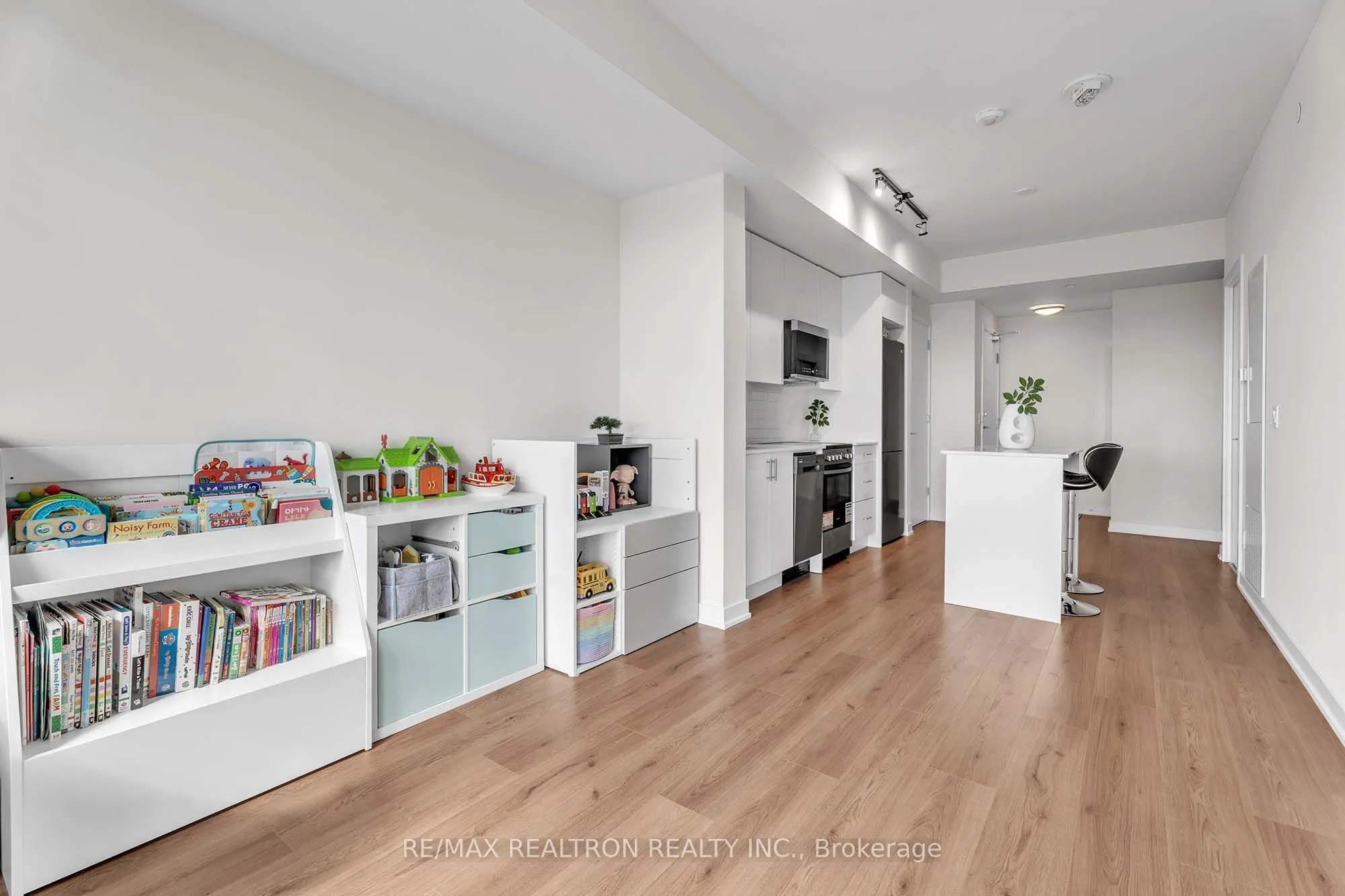 15 Ellerslie Avenue, #507