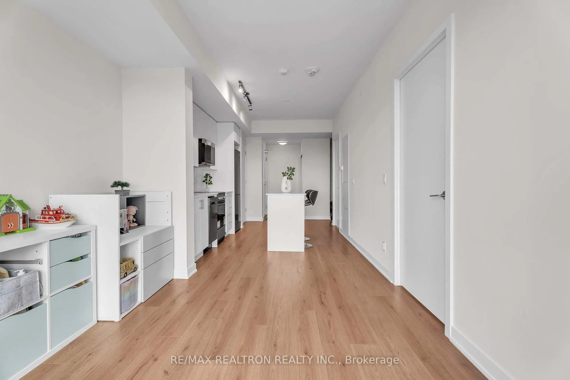 15 Ellerslie Avenue, #507