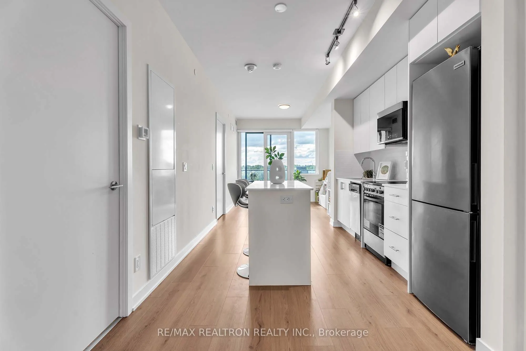 15 Ellerslie Avenue, #507