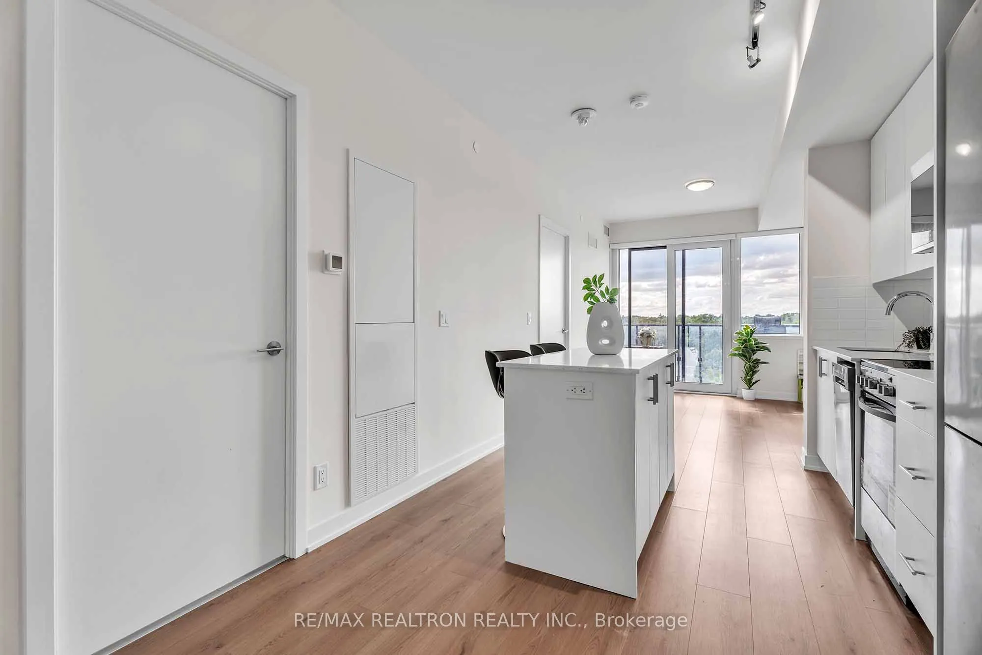 15 Ellerslie Avenue, #507