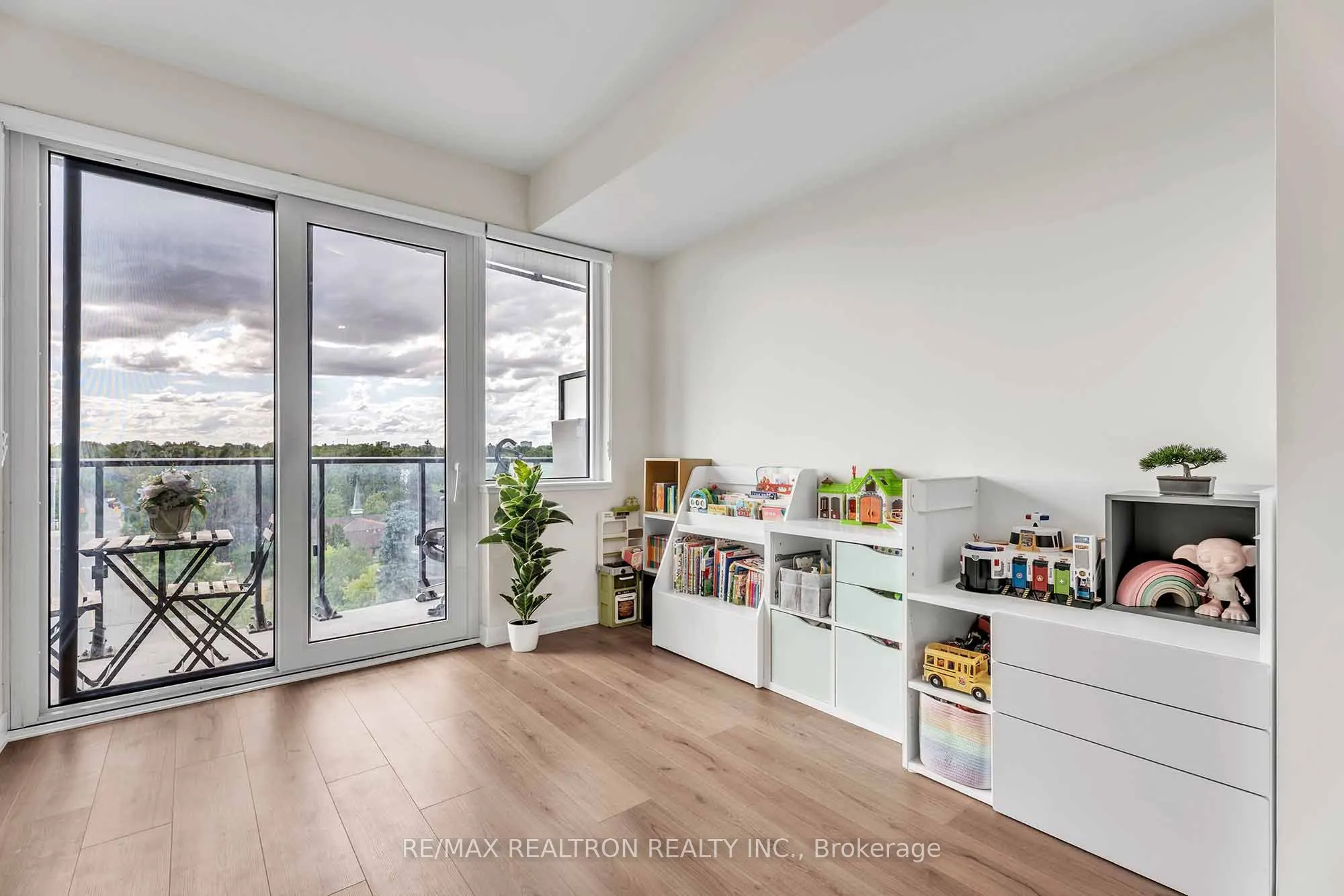 15 Ellerslie Avenue, #507
