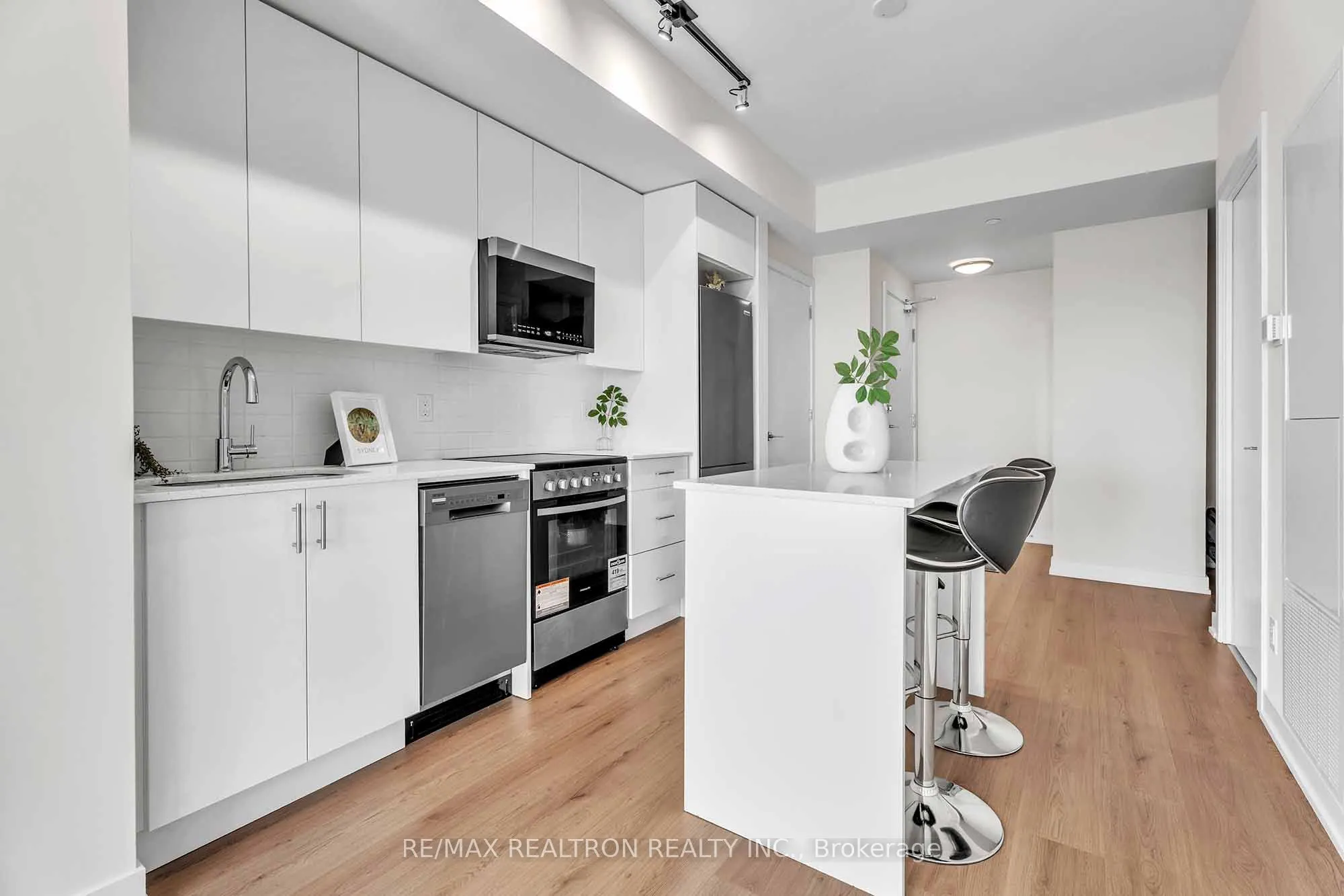 15 Ellerslie Avenue, #507