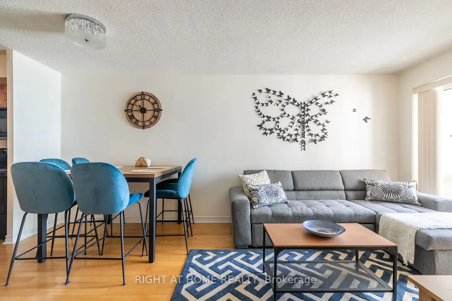 250 Wellington Street W, #1430