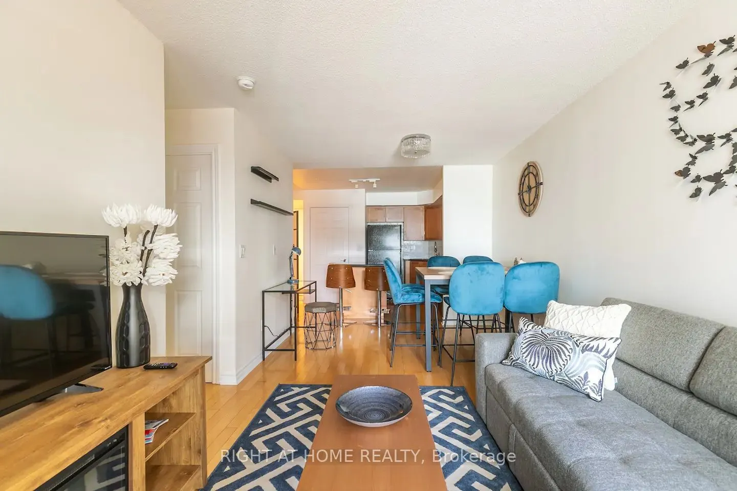 250 Wellington Street W, #1430