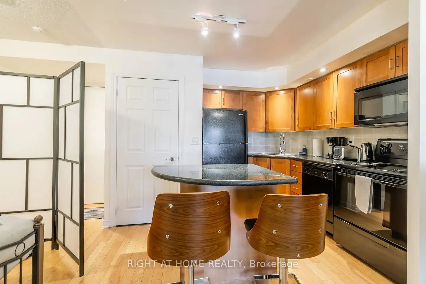 250 Wellington Street W, #1430