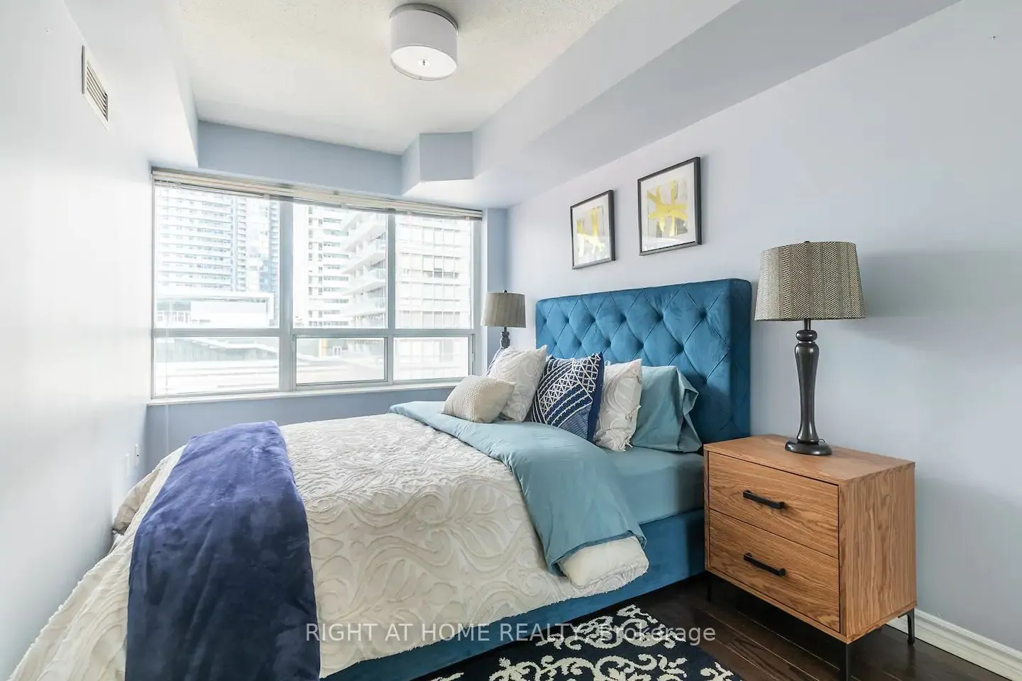 250 Wellington Street W, #1430