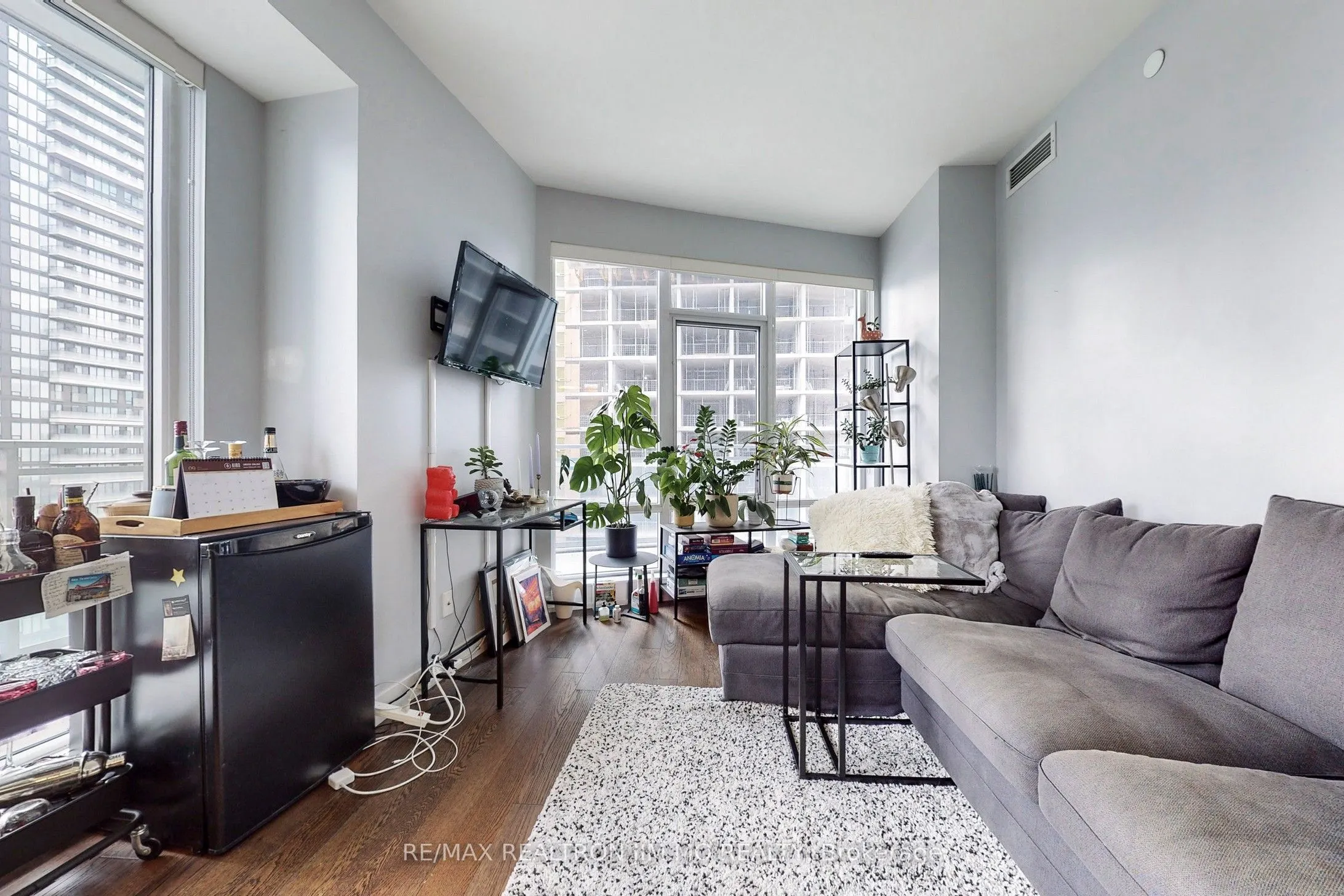 21 Widmer Street, #2411