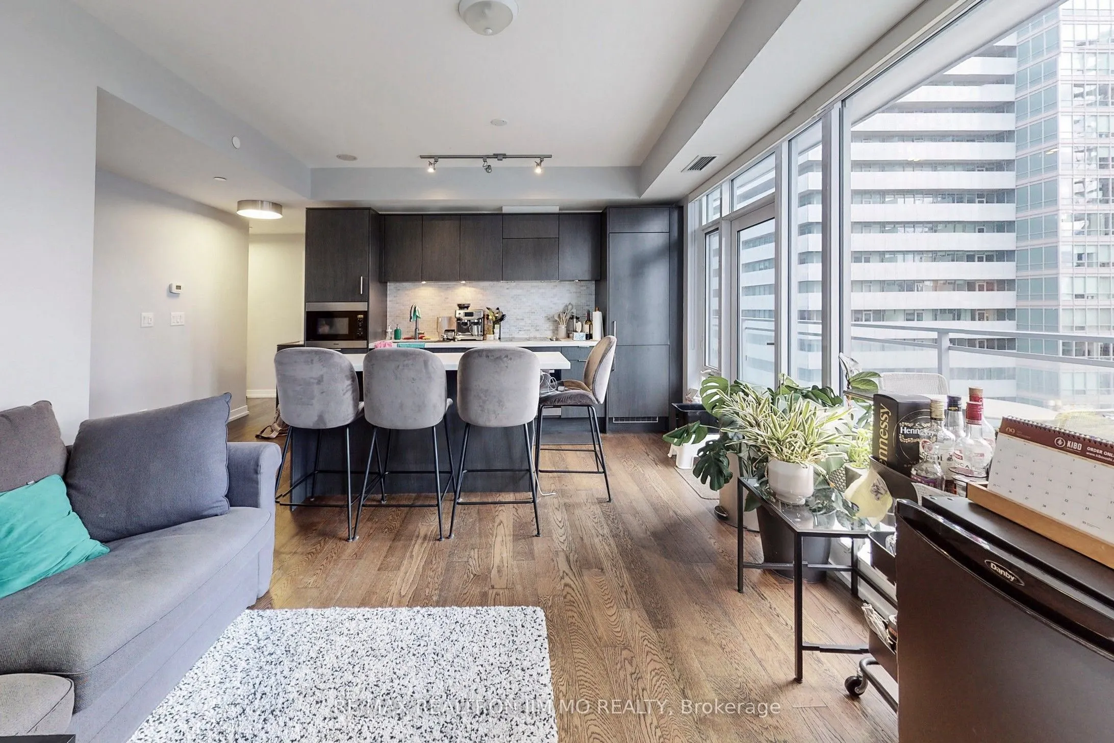 21 Widmer Street, #2411