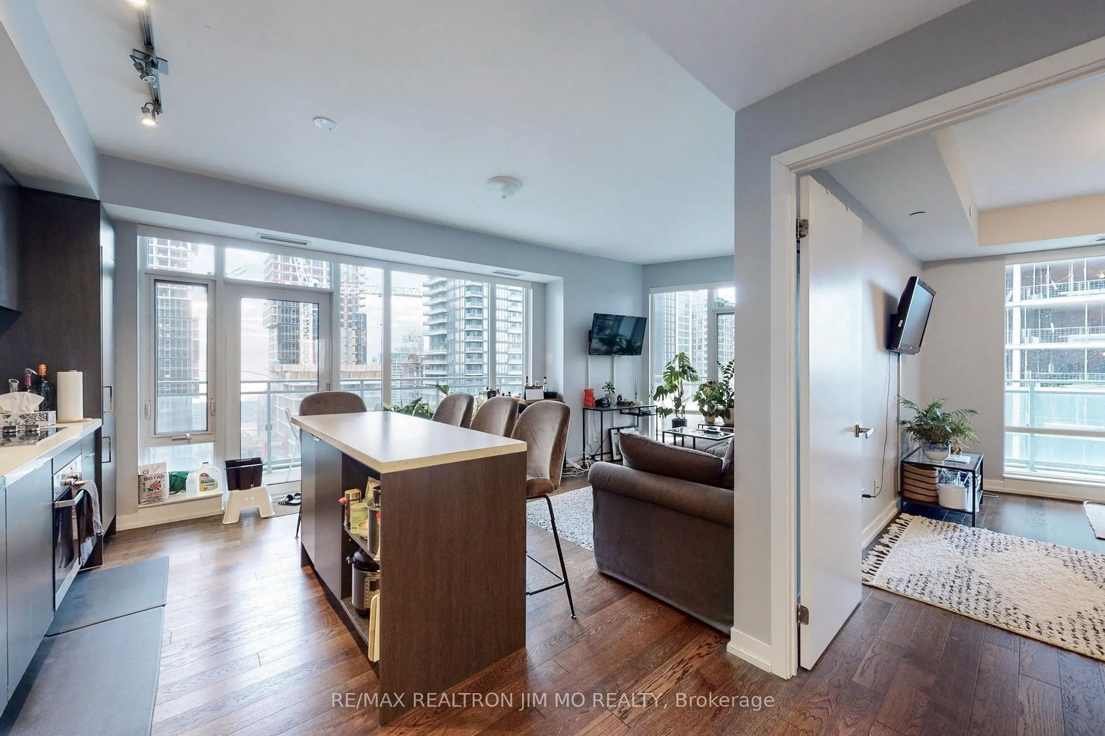 21 Widmer Street, #2411