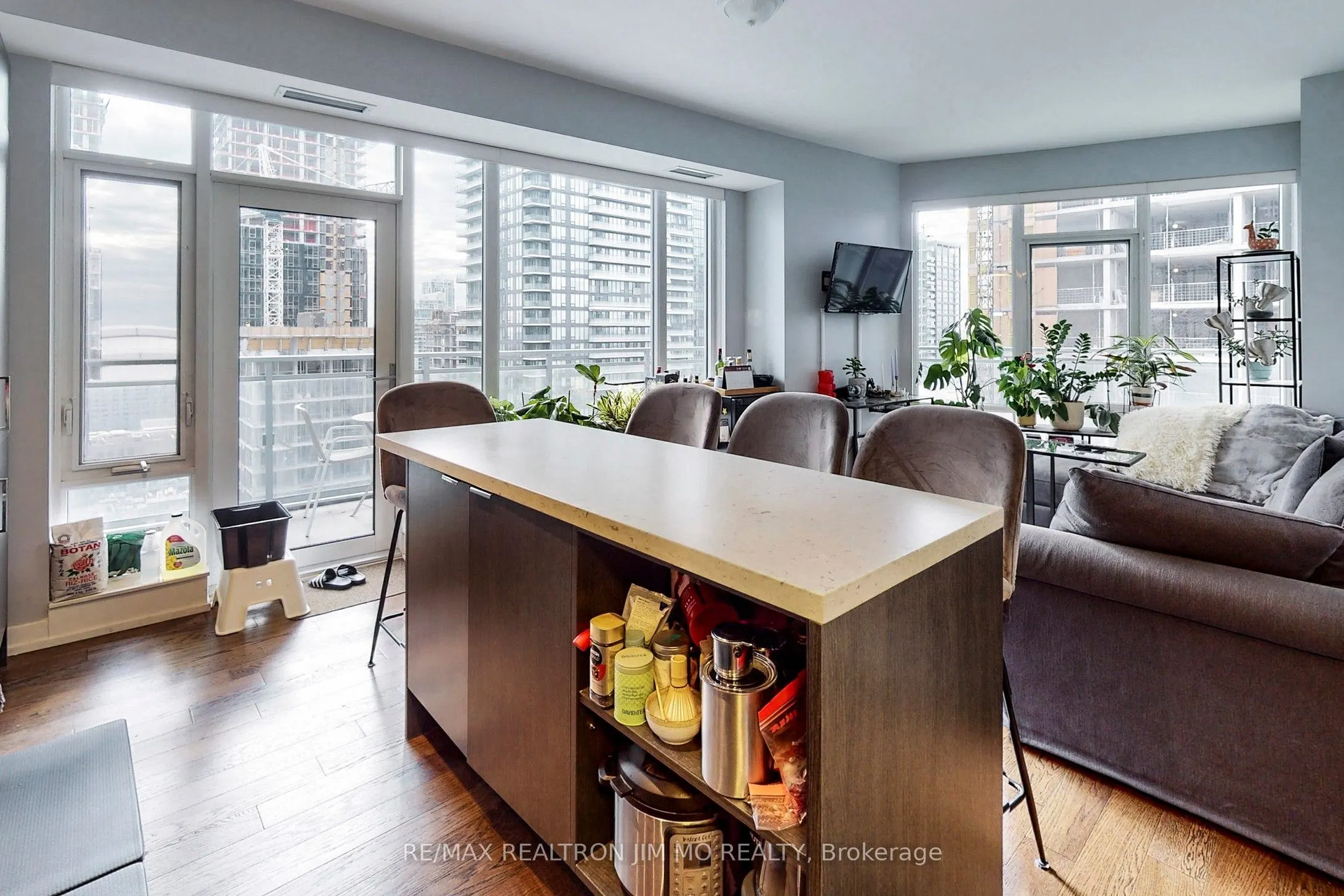 21 Widmer Street, #2411