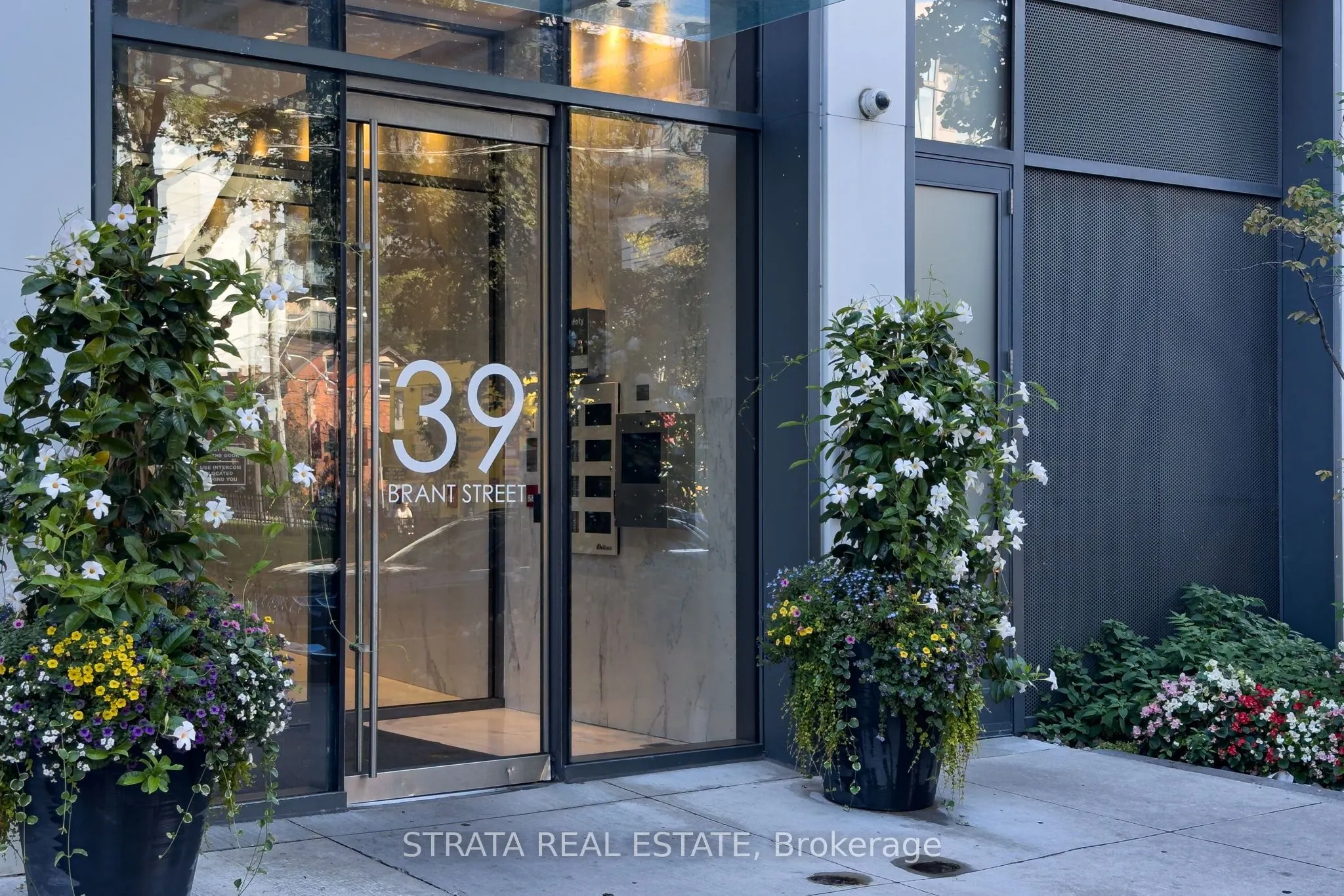 39 Brant Street, #512