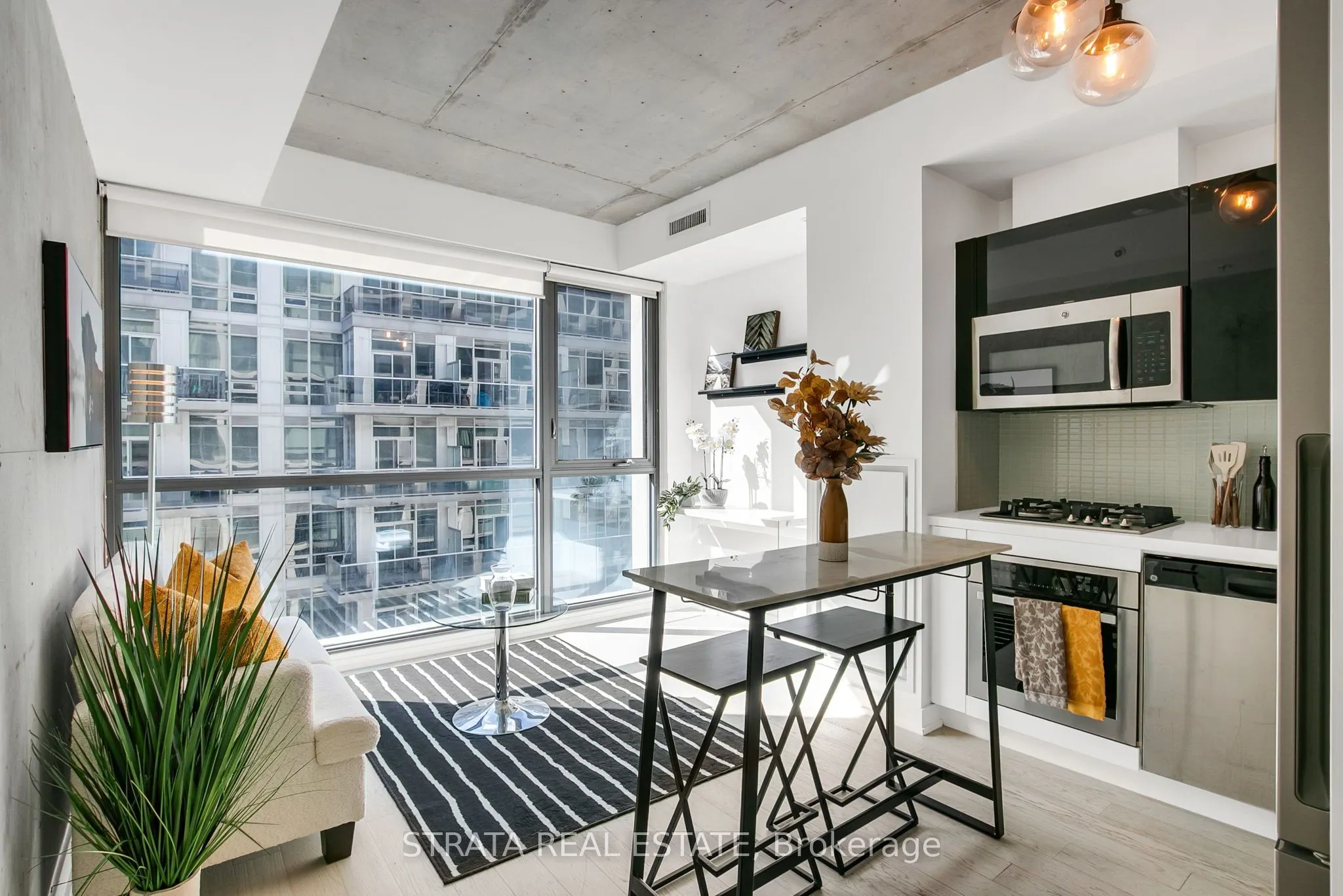 39 Brant Street, #512
