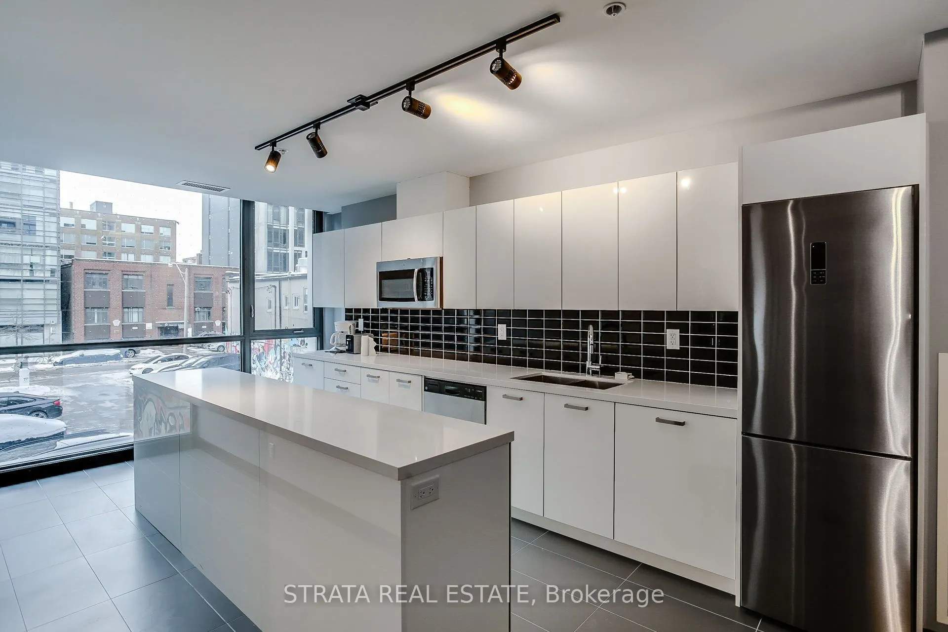 39 Brant Street, #512