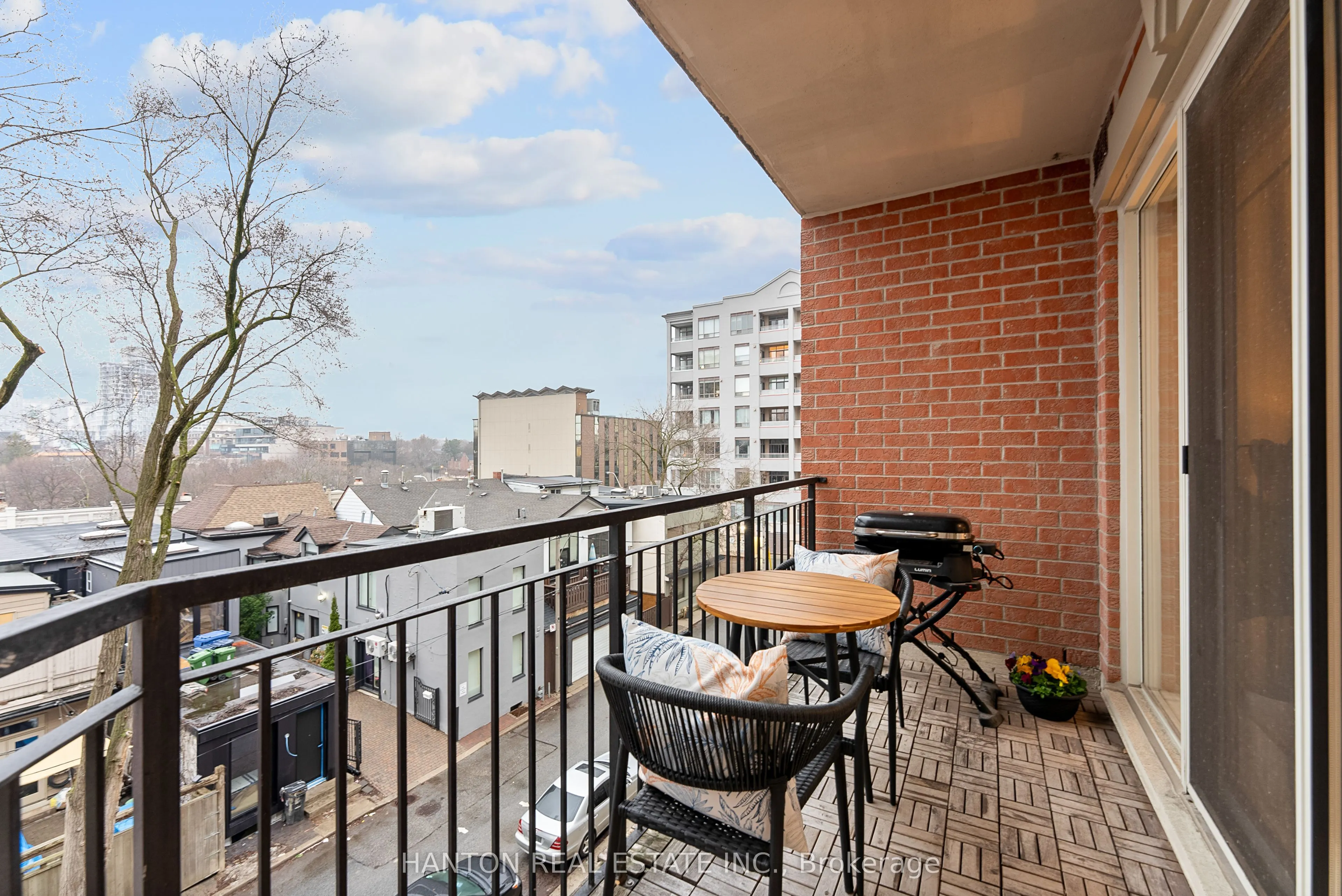 77 Mcmurrich Street, #403