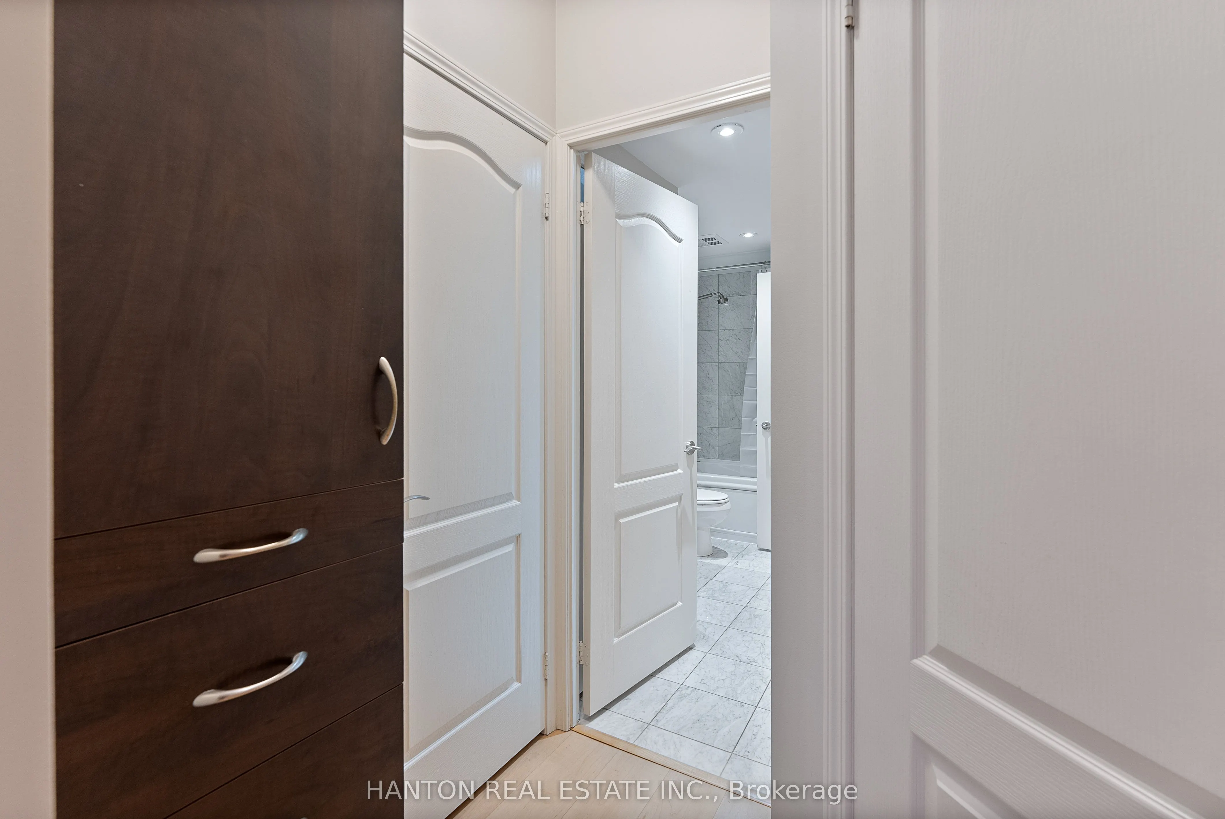 77 Mcmurrich Street, #403