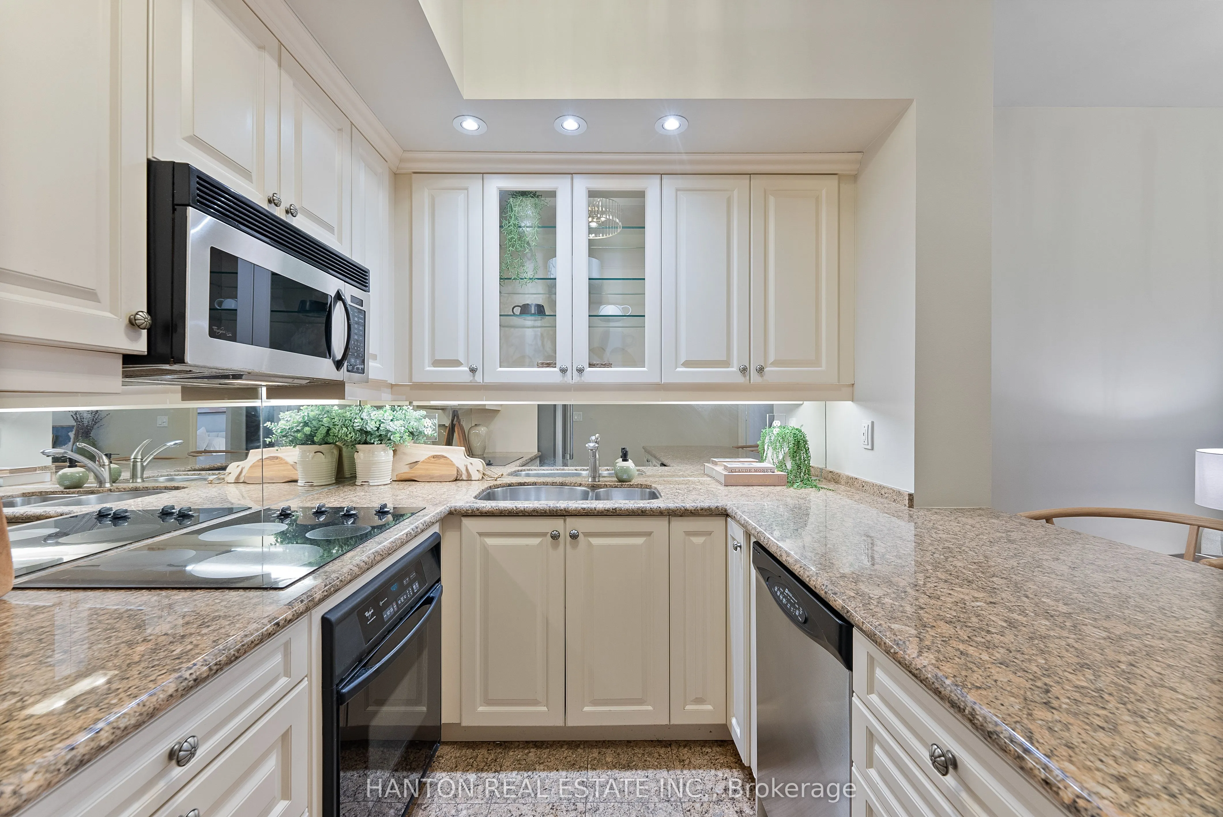 77 Mcmurrich Street, #403