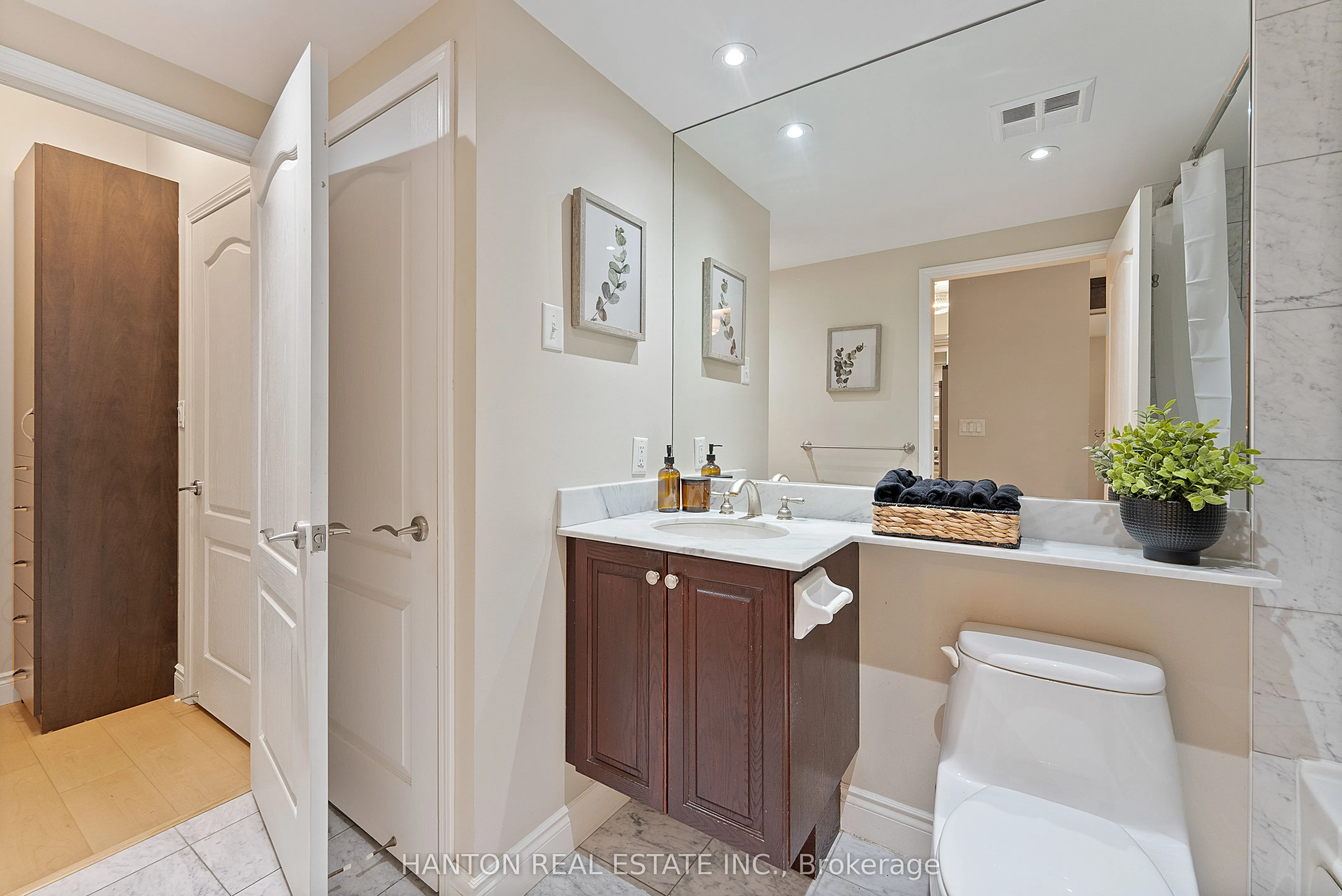 77 Mcmurrich Street, #403
