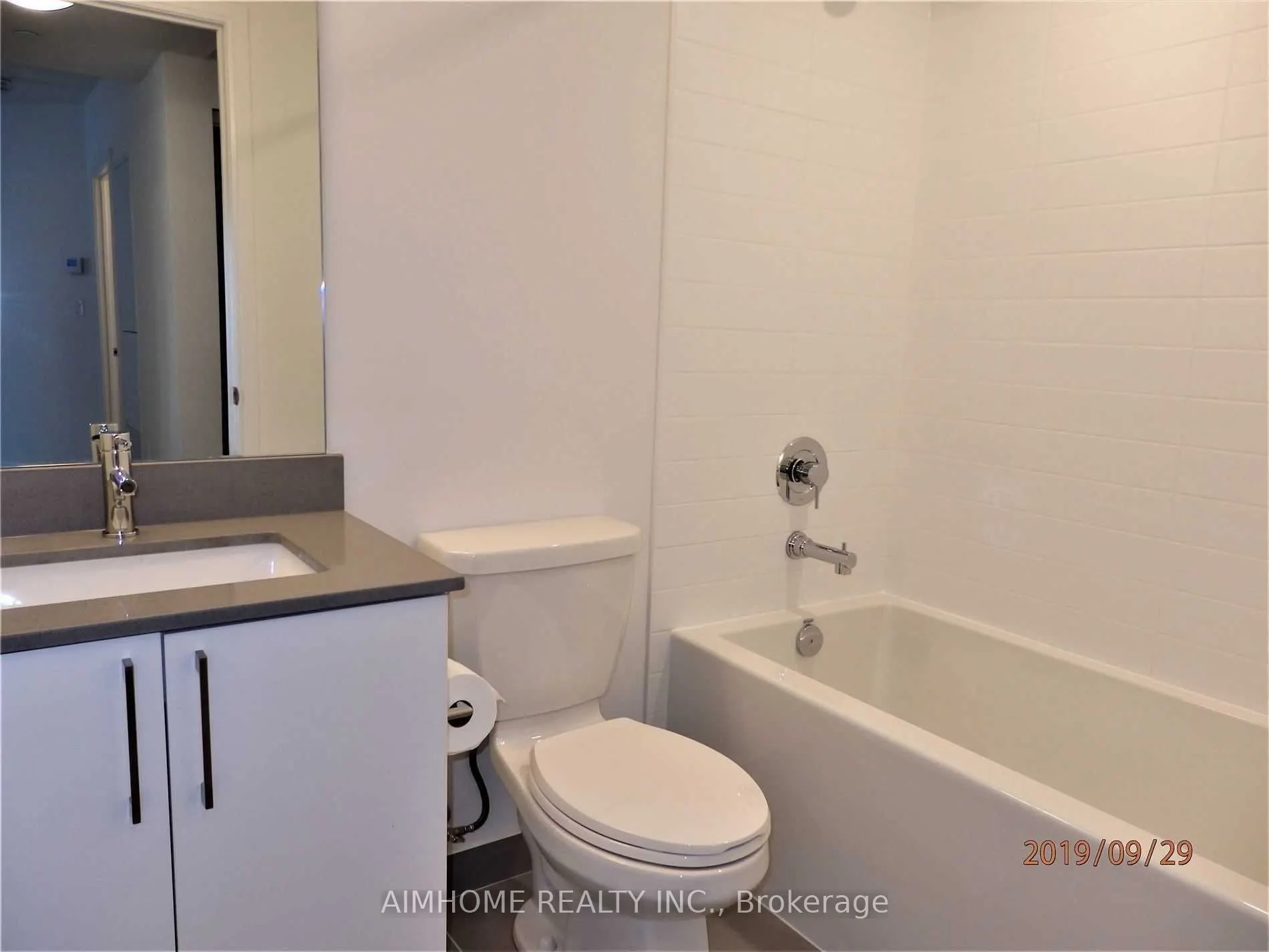 27 Bathurst Street, #1201