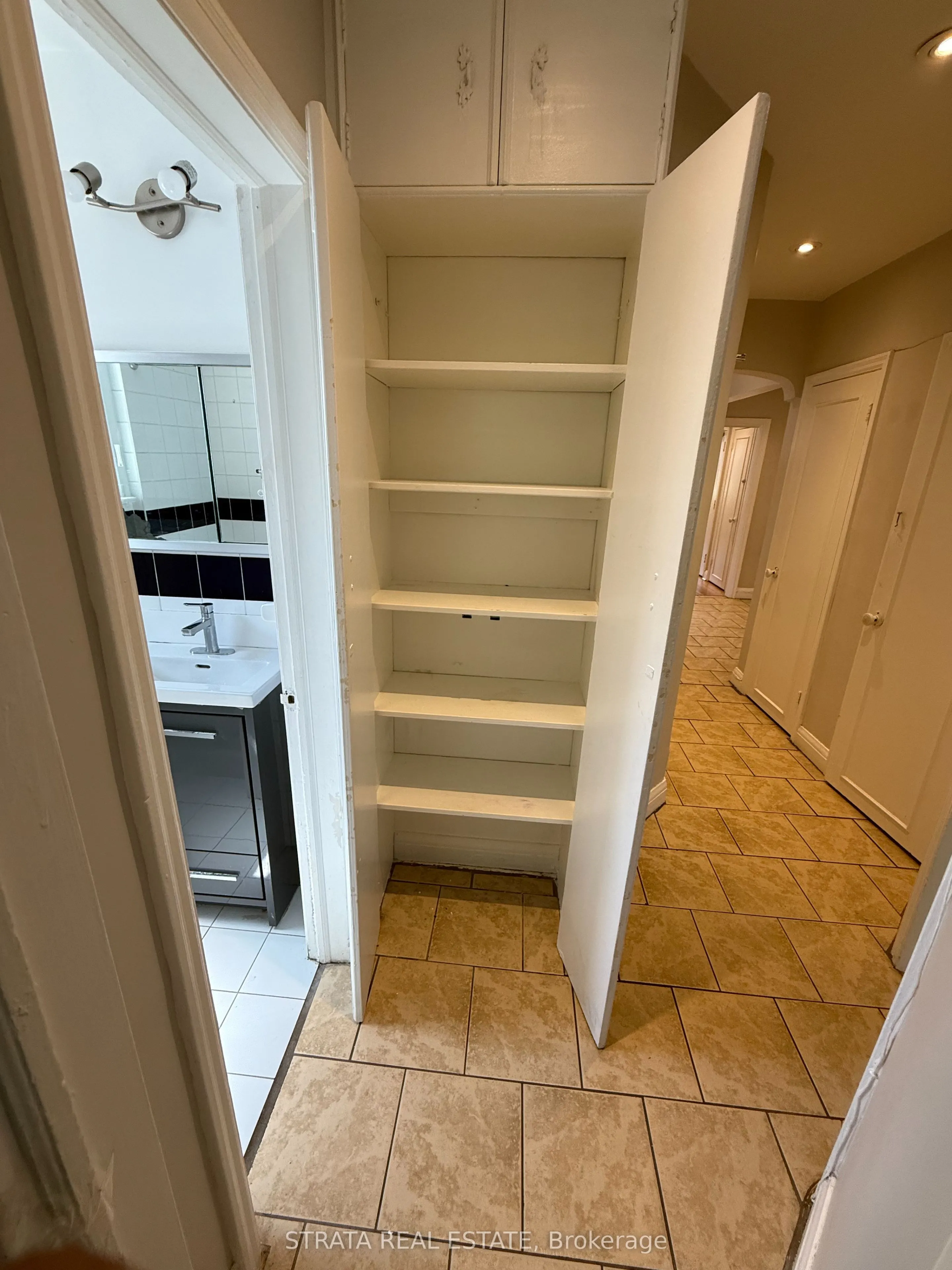 4099 Bathurst Street, #4