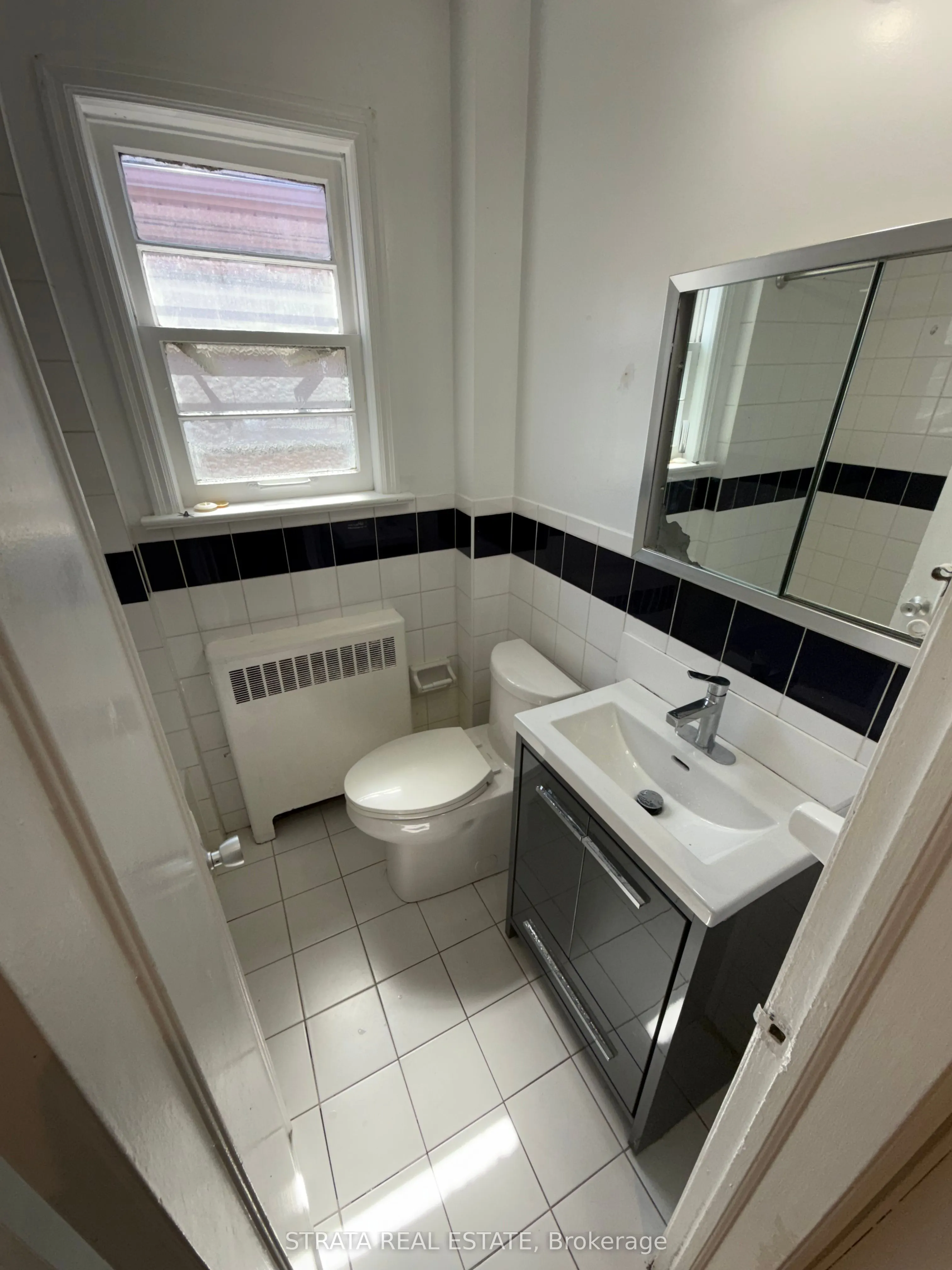 4099 Bathurst Street, #4