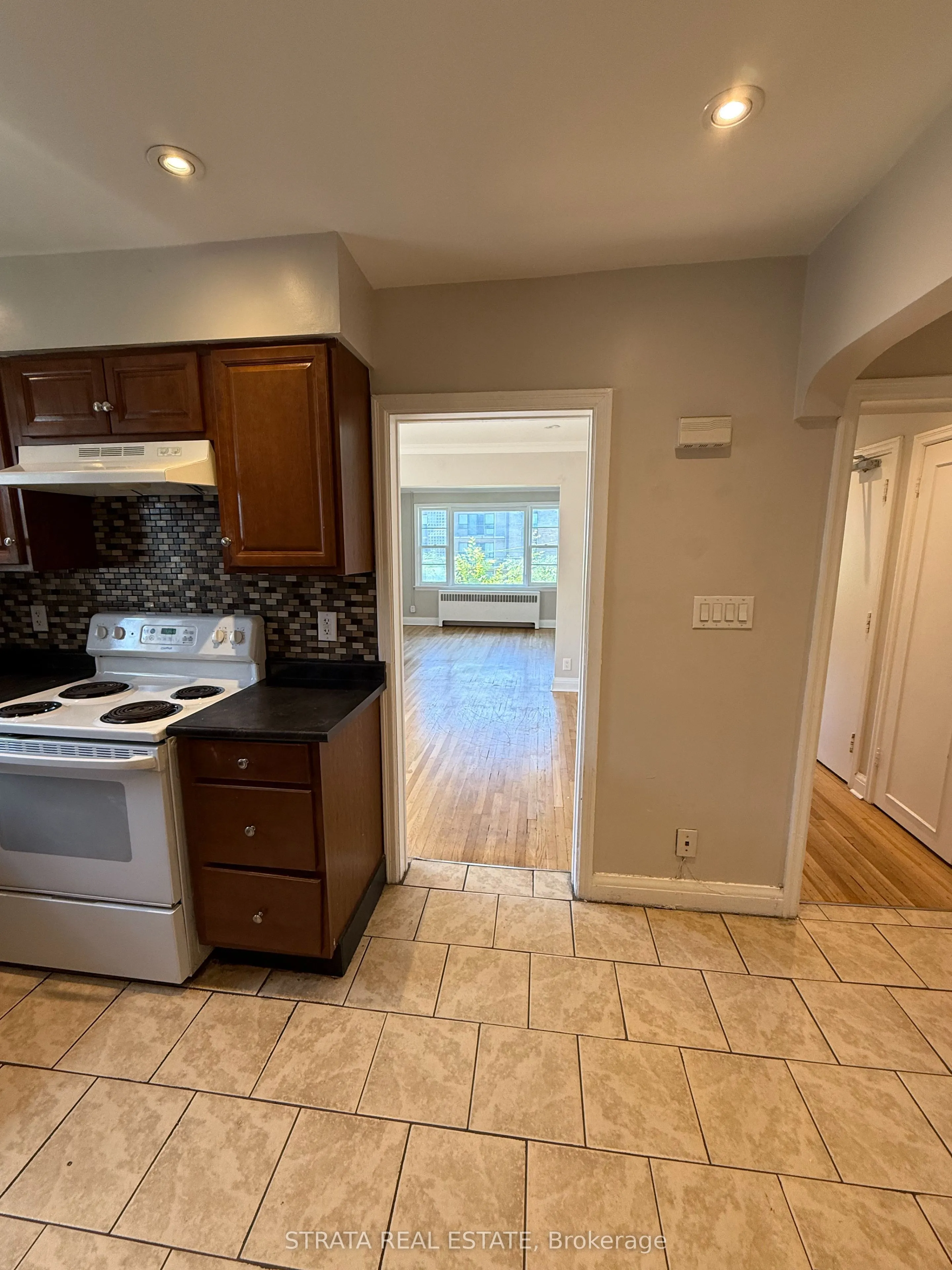 4099 Bathurst Street, #4