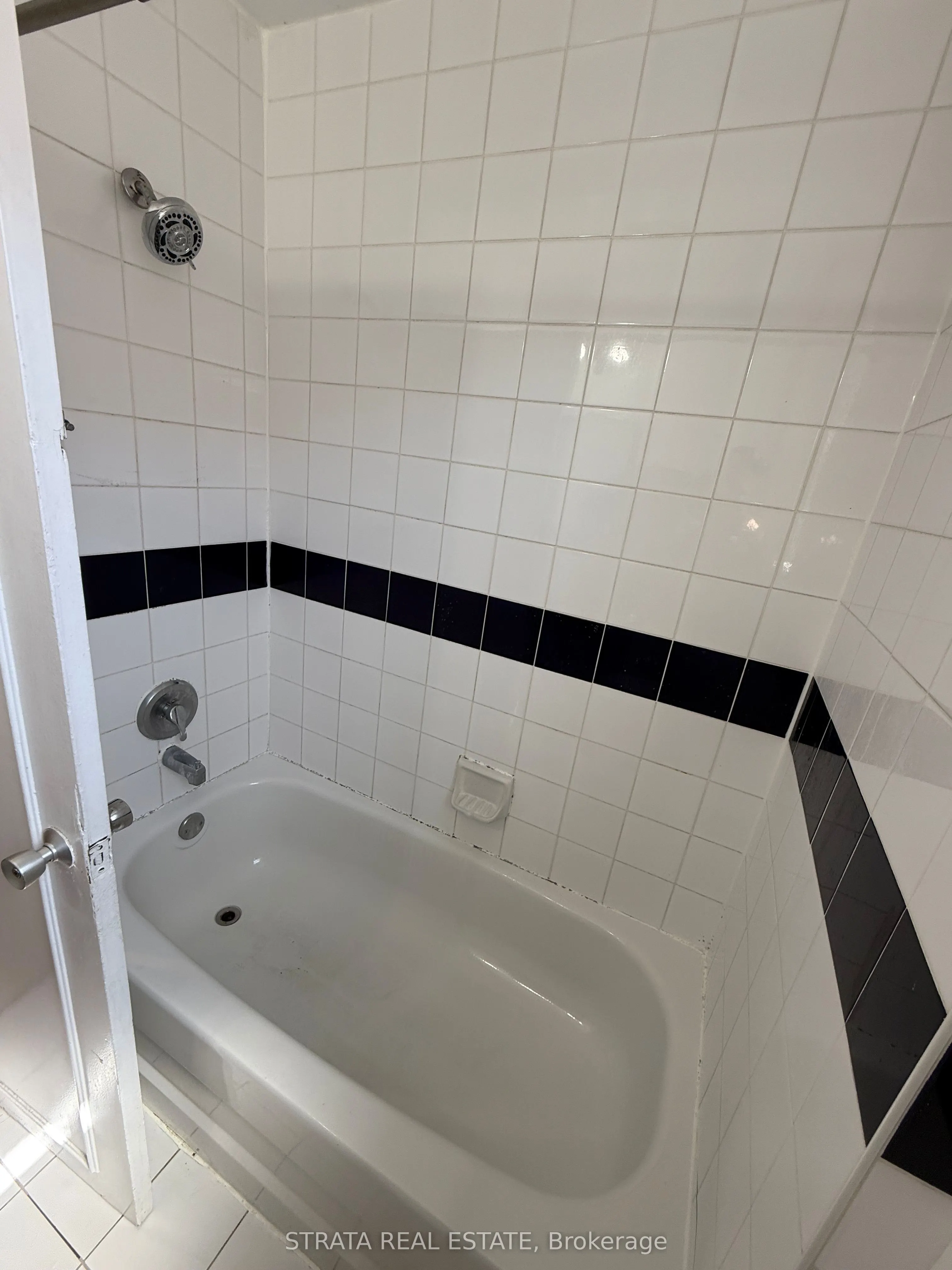 4099 Bathurst Street, #4