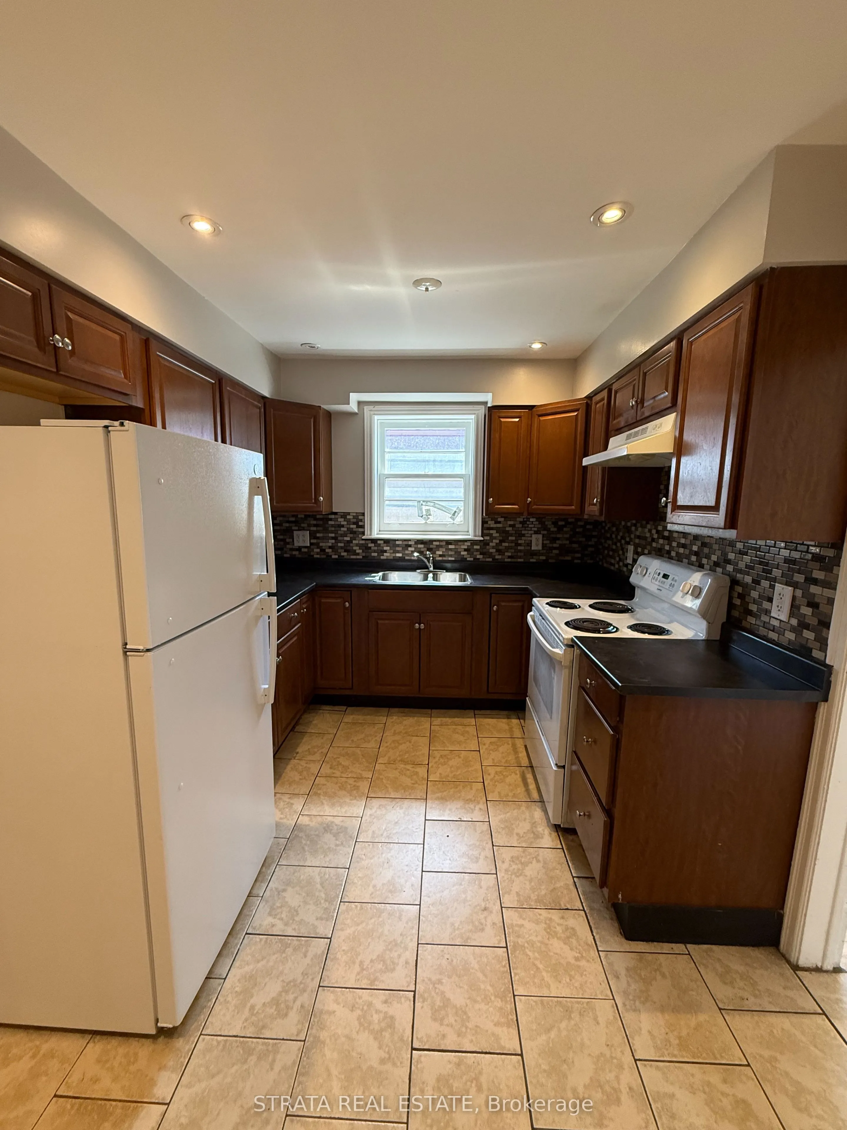 4099 Bathurst Street, #4
