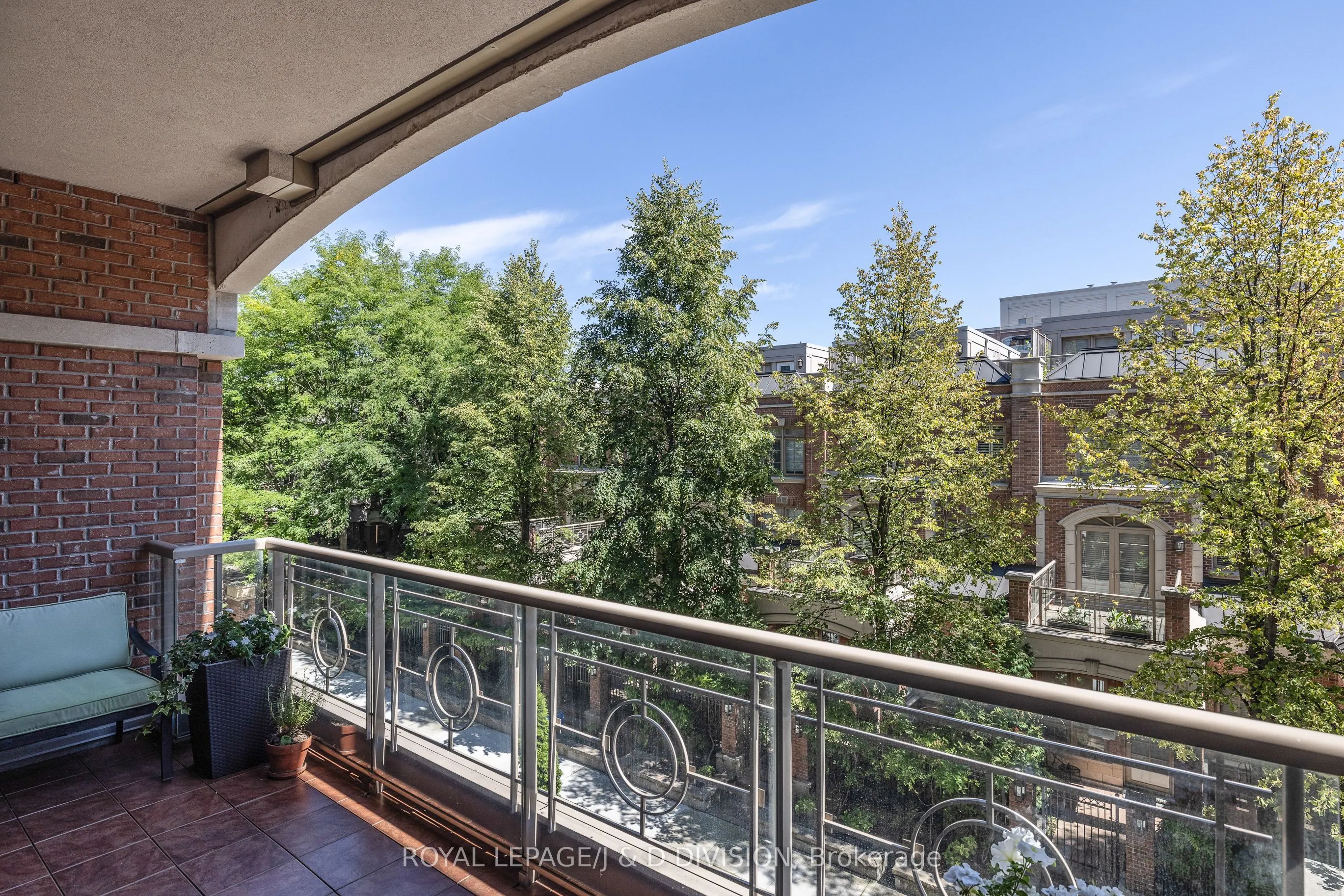20 Burkebrook Place, #334