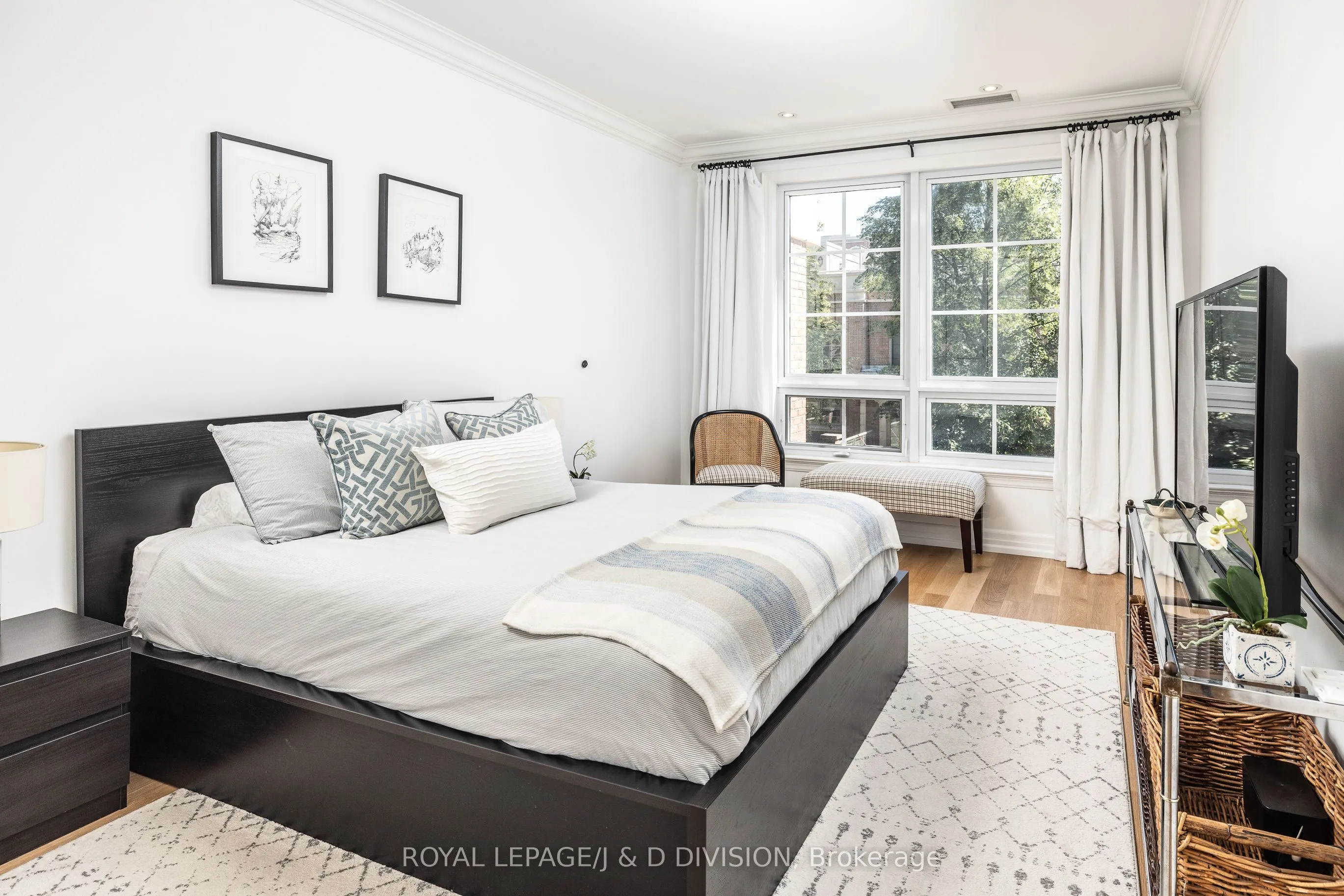 20 Burkebrook Place, #334