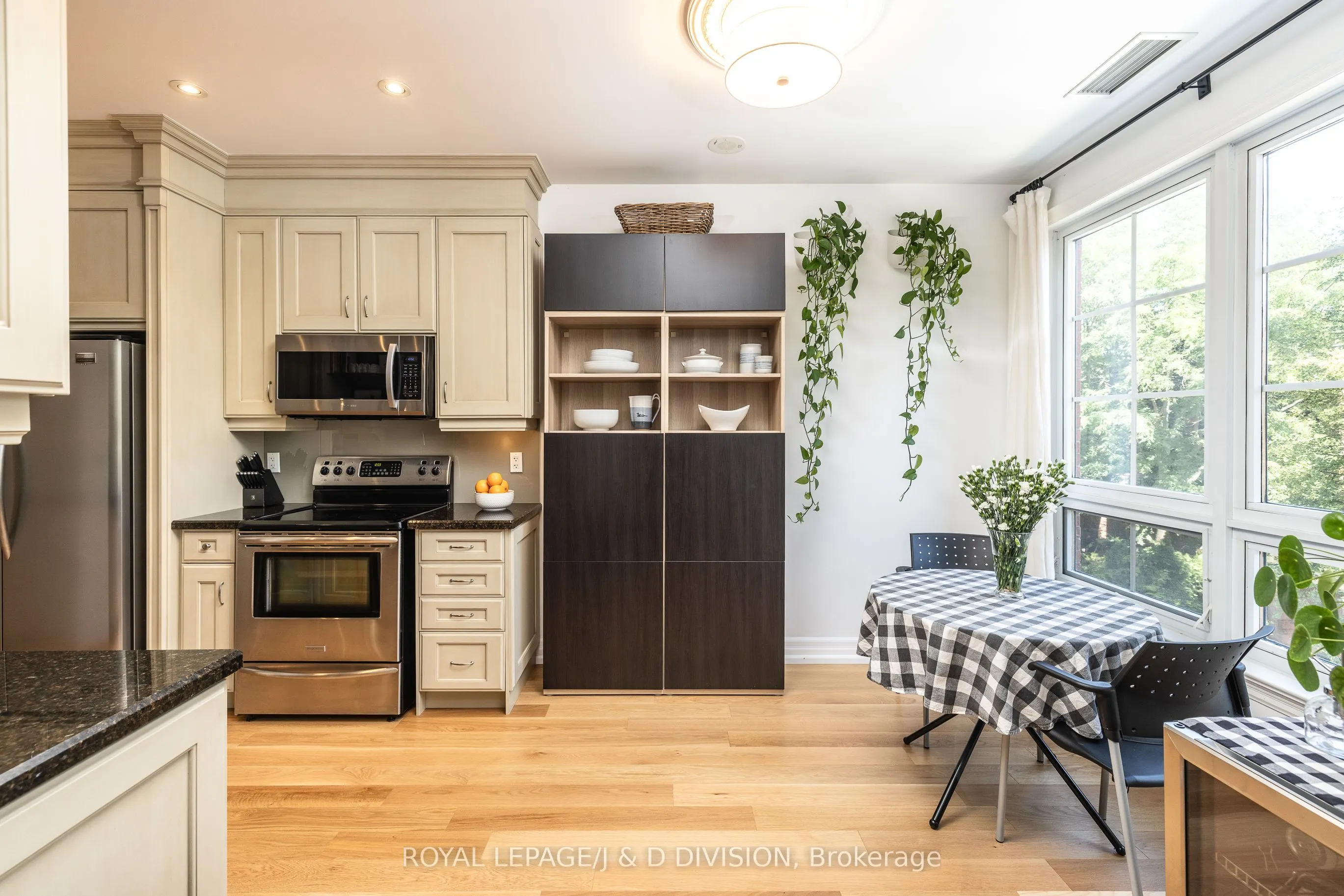 20 Burkebrook Place, #334