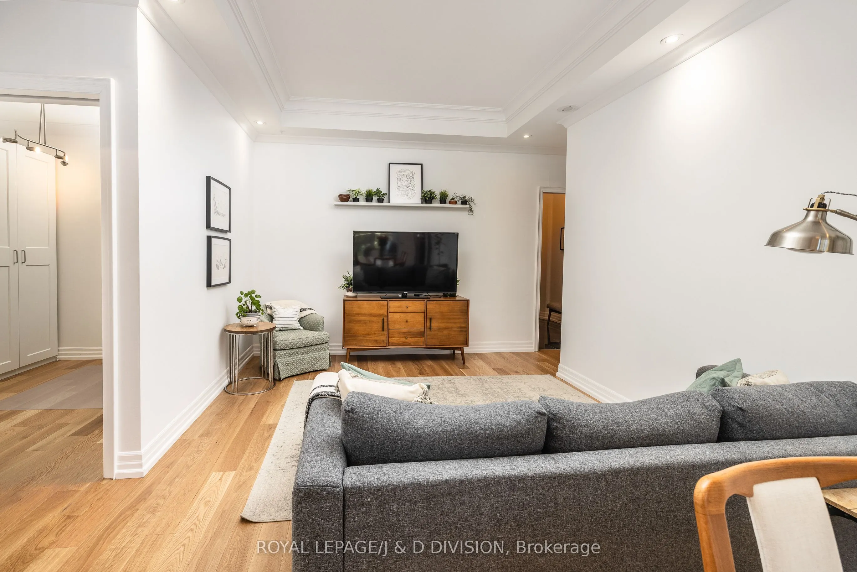 20 Burkebrook Place, #334