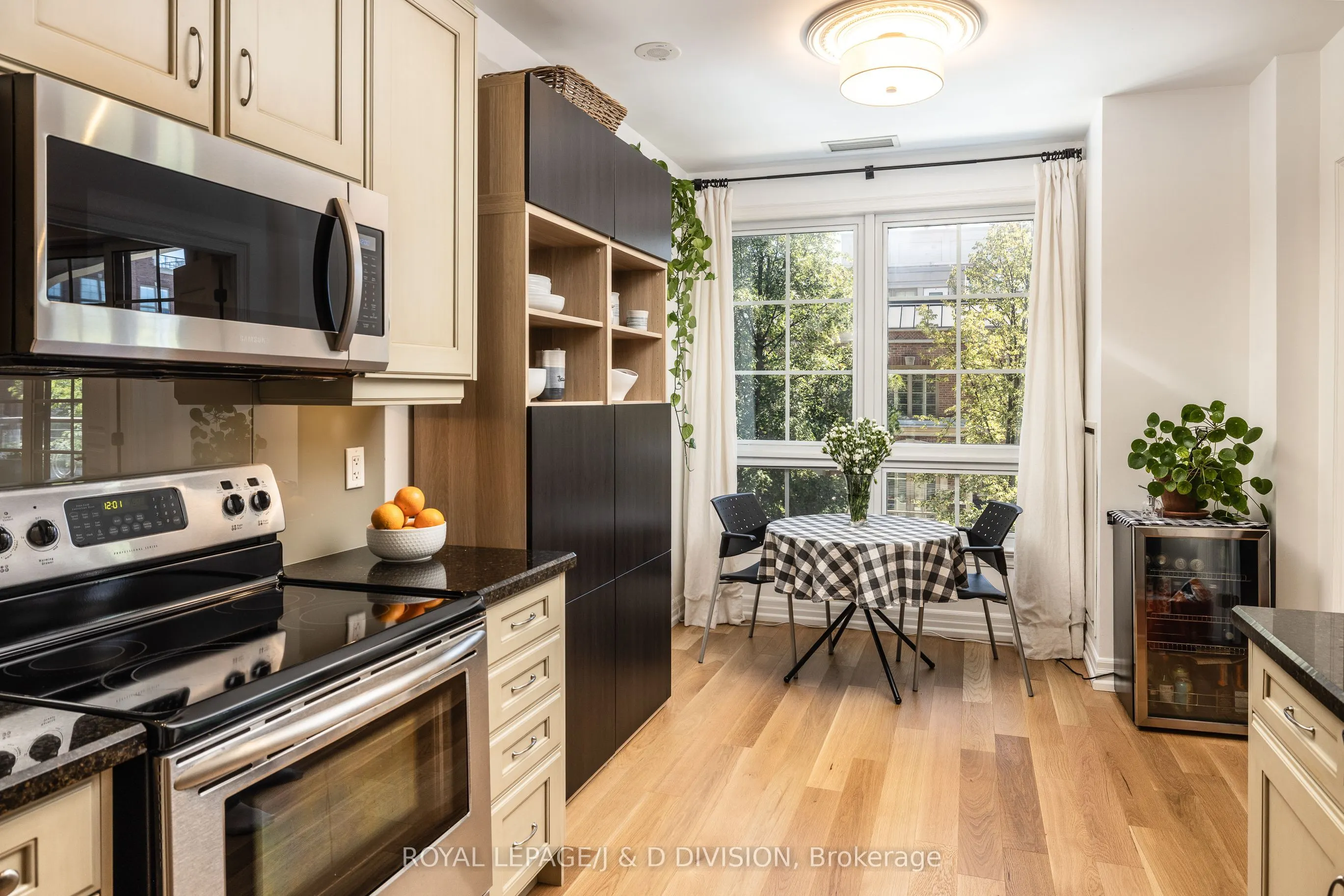 20 Burkebrook Place, #334