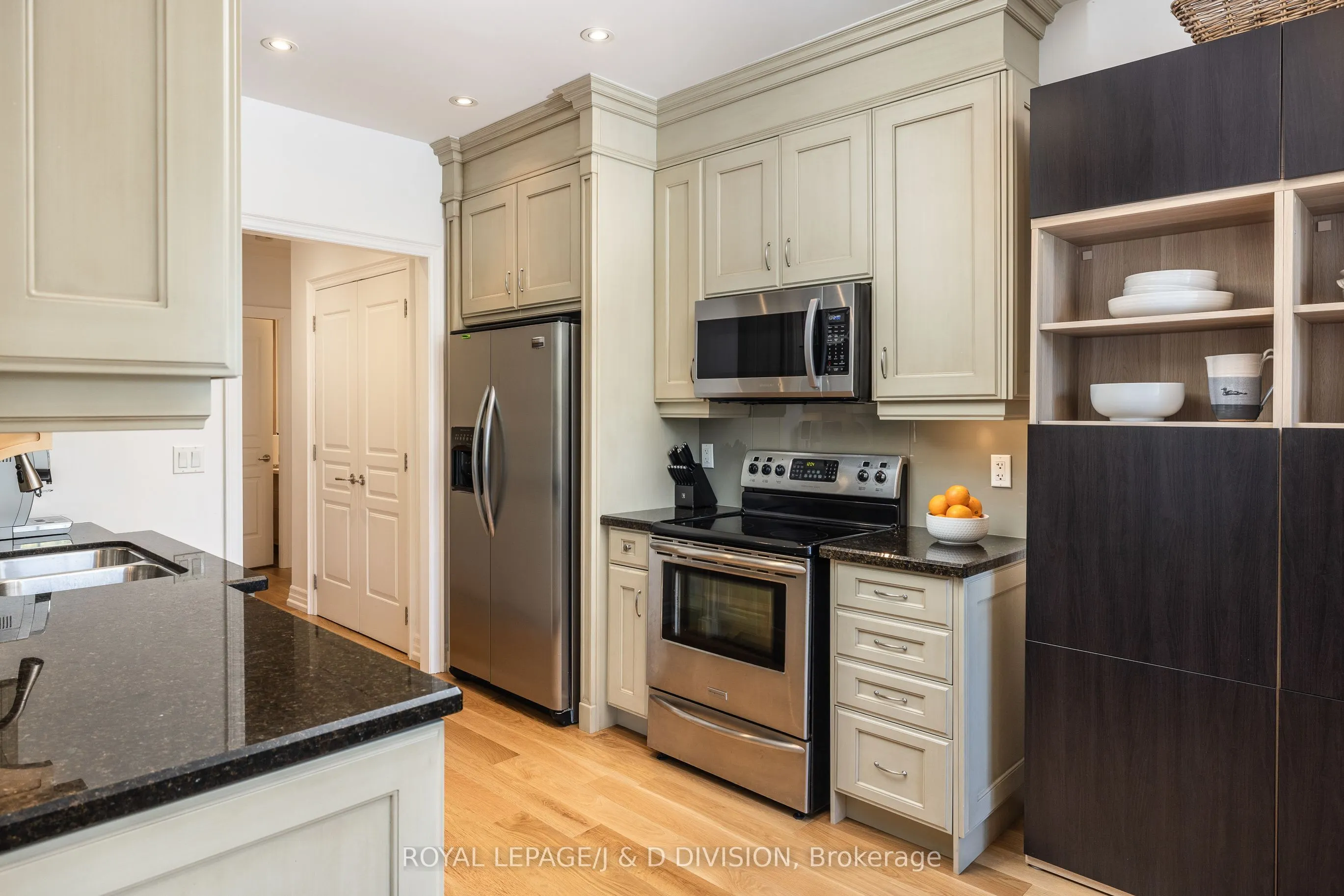 20 Burkebrook Place, #334