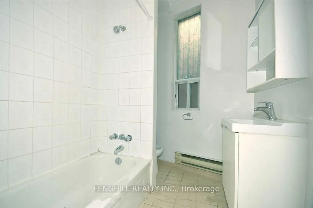 678 Bathurst Street, #Main