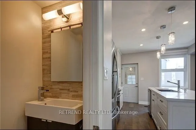 892 Palmerston Avenue, #Upper