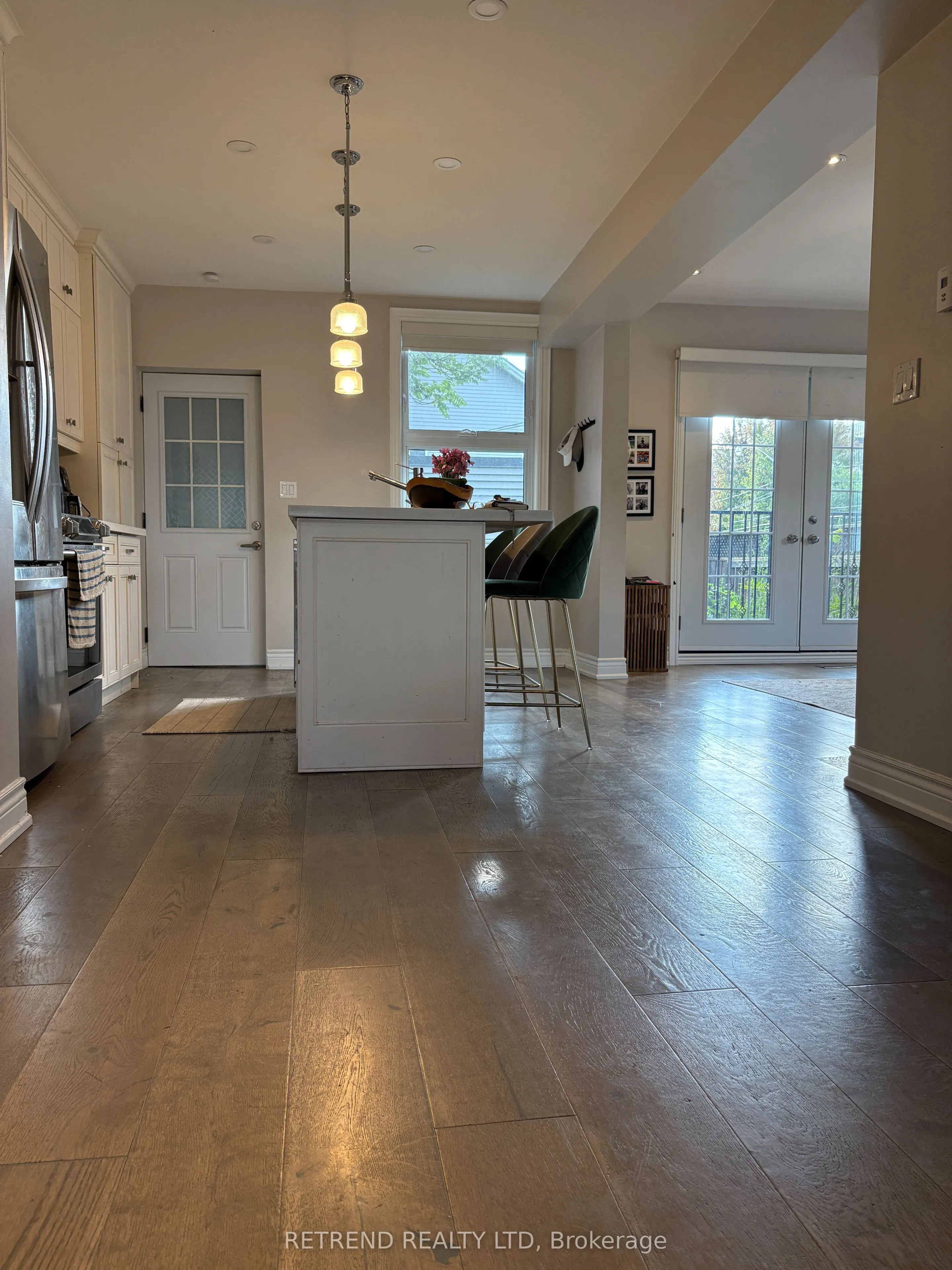 892 Palmerston Avenue, #Upper