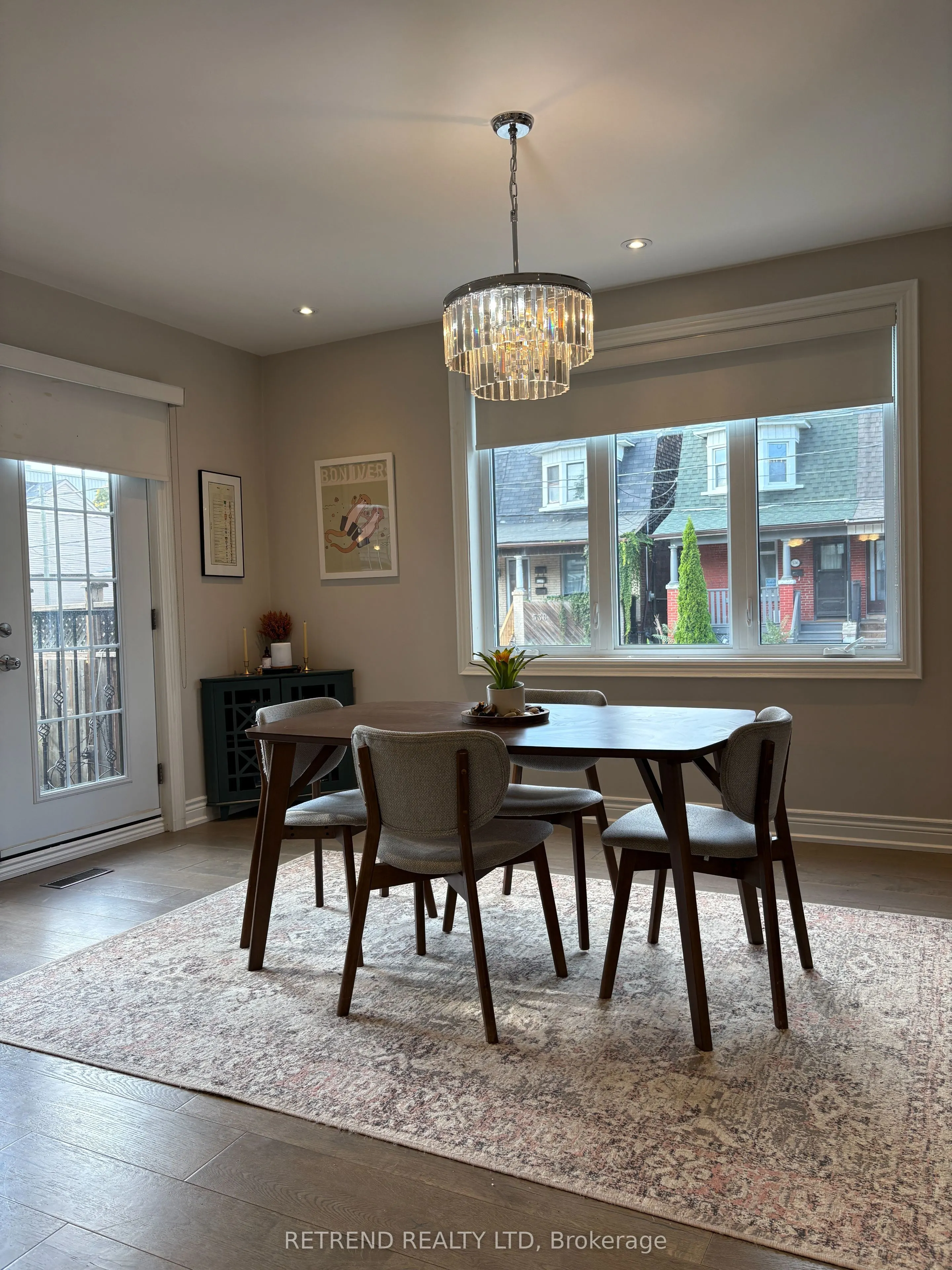 892 Palmerston Avenue, #Upper