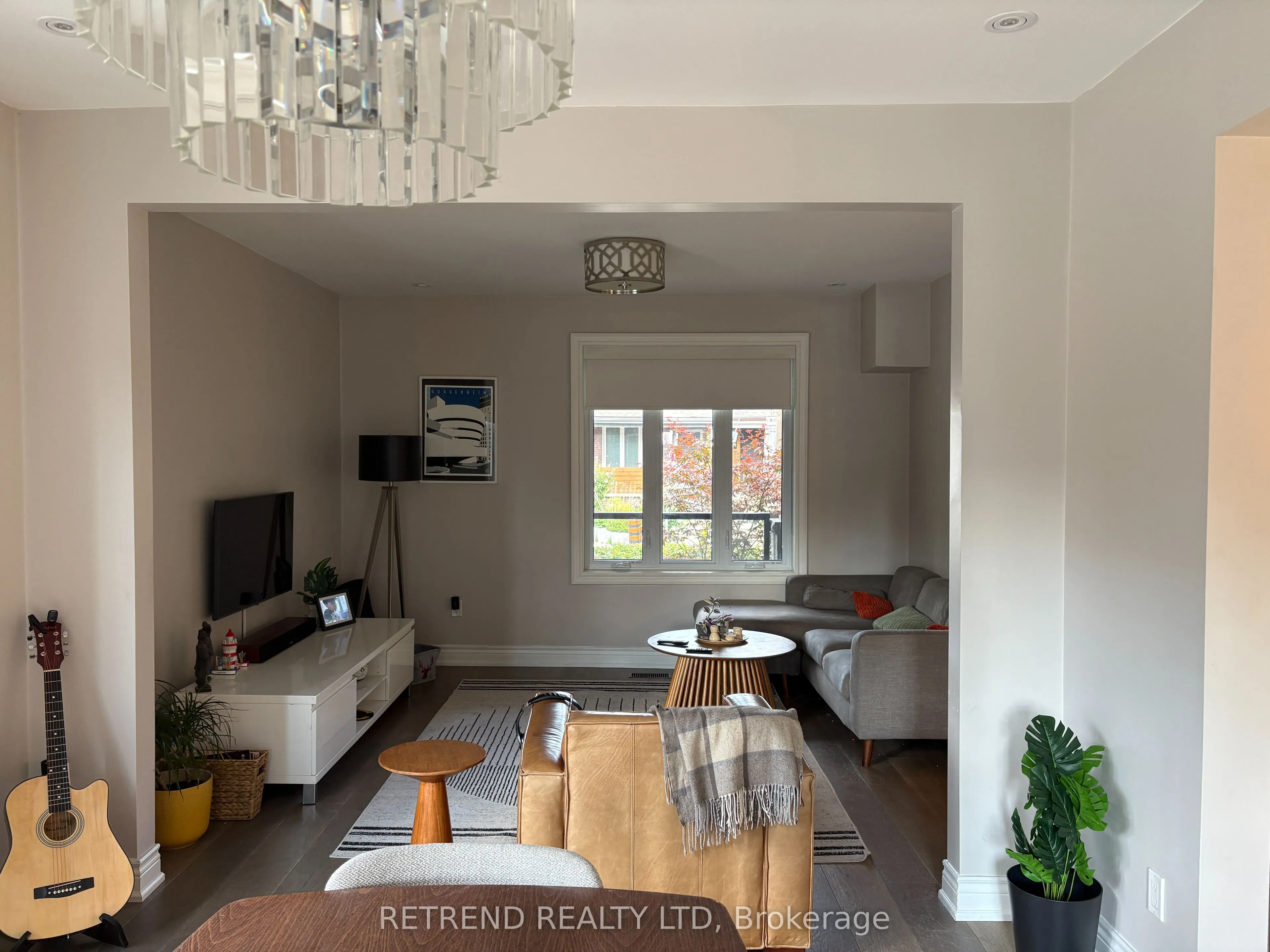 892 Palmerston Avenue, #Upper