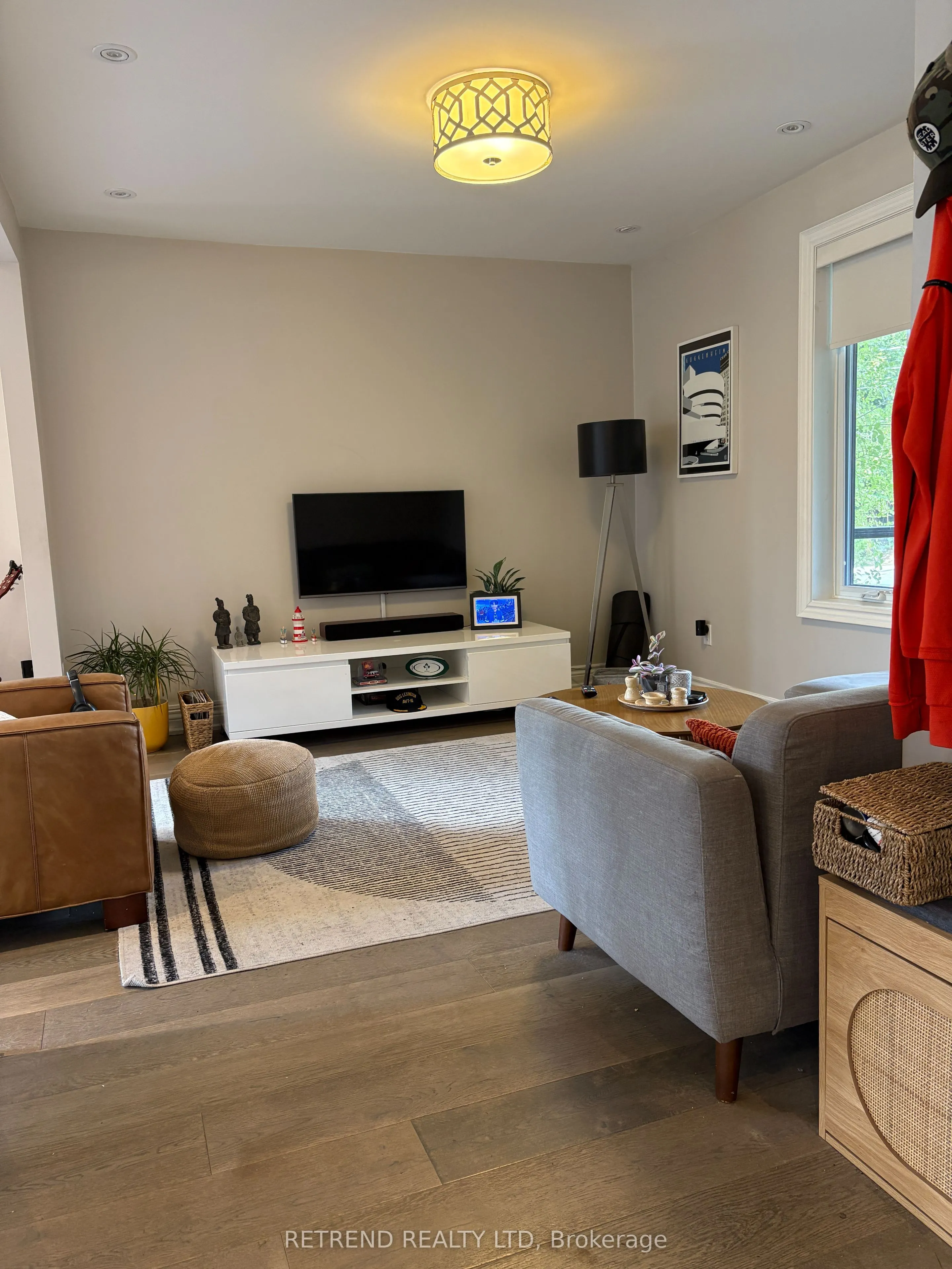 892 Palmerston Avenue, #Upper