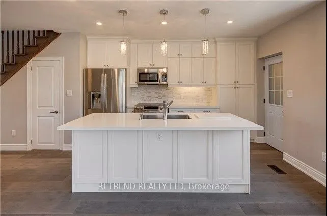 892 Palmerston Avenue, #Upper