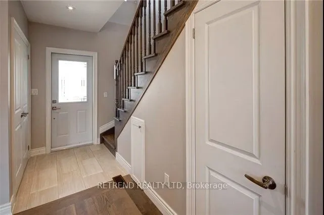 892 Palmerston Avenue, #Upper